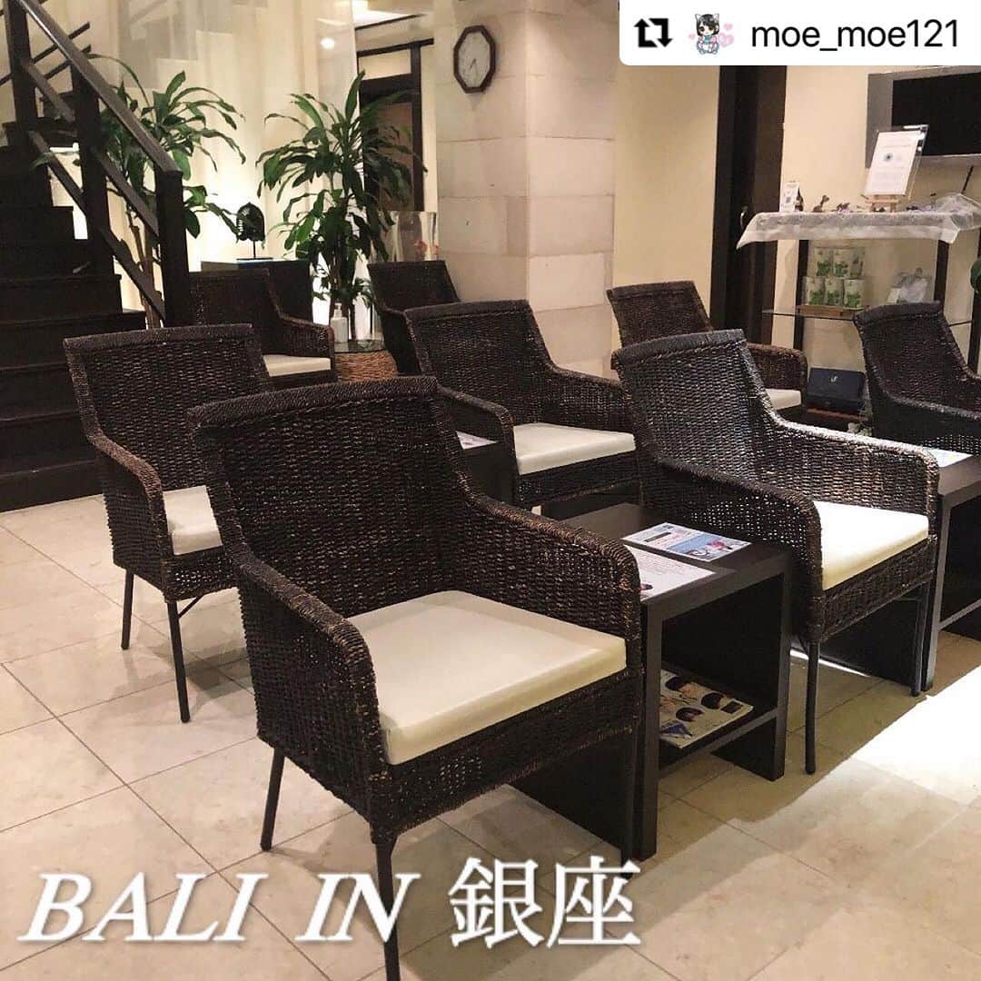 vs28baliのインスタグラム：「#Repost  @moe_moe121 さま  銀座店へのご来店と 素敵な投稿ありがとうございます✨  毛穴洗浄で汚れスッキリ‼️ なのに、 肌へうるおい補給も叶う人気のフェイシャルコース😊  夏の紫外線ダメージにサヨナラしちゃいましょう☀️👋  ご予約・詳細はプロフィールリンクをチェック🔗  ・・・ 先日はvs28スキンケアスタジオBALI IN銀座【@vs28bali 】さんへフェイシャルケアに行ってきました♪  入り口から良い匂いと雰囲気良すぎるお部屋でワクワクしました♡  私が受けたのは【毛穴洗浄フェイシャルコース＋徹底美白ダブルオプションケア】 超豪華な60分のフェイシャルケア💆‍♀️🩷  《施術の流れ》 ・クレンジング&オイルトリートメント ・天然活性水スチーム ・天然ヒアルロン酸ケア ・毛穴吸引 ・毛穴洗浄&角質除去 ・リフトアップ&肩・首トリートメント ・ABA浸透保水 ・天然保湿パック&セラミド保湿 ◎ハンドケア・フットリラックスケア  上記に加えて 肌タイプに合わせて２種のオプションケアも付けて徹底美白Wケアできちゃいます♡ ・ディープホワイト&モイスチャーケア ・SAVC リッチホワイトパックケア ・CBDスパークルジェルパックケア ・プラセンタイオン導入  満足すぎました🤤🩷 フェイシャルマッサージが本当に凄かった！施術前と比べて施術後はスッキリ小顔になりとっても嬉しかった！ そして初めてやった毛穴洗浄！最初ドキドキしたけど、綺麗になってる感じが気持ちかった♡あっという間にもうお肌はもうもちもちぷるぷる♡ プラセンタイオン導入もしてもらってもう お肌満足すぎました🩷 お顔の他に肩首を中心にフットとハンドマッサージもしていただきほんとに気持ちよかった♡  私が今回体験した 【毛穴洗浄フェイシャルコース徹底美白ダブルオプションケア】約60分　通常価格23,100円～がなんと‼️👀 →初回体験価格6,600円で受けれるキャンペーンがやっております♡  私は銀座店に行きました♡ 全国41店舗展開しておりますので是非みんな行ってみて‼️ほんとにオススメ‼️🥰  ………………………………………………………………………………  銀座線丸の内線A4出口より徒歩3分　日比谷線東銀座駅A1出口より徒歩3分 vs28 スキンケアスタジオ　BALI IN銀座 ………………………………………………………………………………  @vs28bali #美白Wケア #PR #スキンケアスタジオ #イービーエム化粧品 #フェイシャル #毛穴洗浄 #美肌 #ブルームオーラ#元アイドル #モデル #撮影会モデル #美白ケア#フェイシャル #フェイシャルエステ #フェイシャルサロン#エステ #スキンケア #毛穴ケア #毛穴洗浄 #毛穴洗浄エステ #プラセンタイオン導入 #美白ケア  #スキンケアスタジオlp」