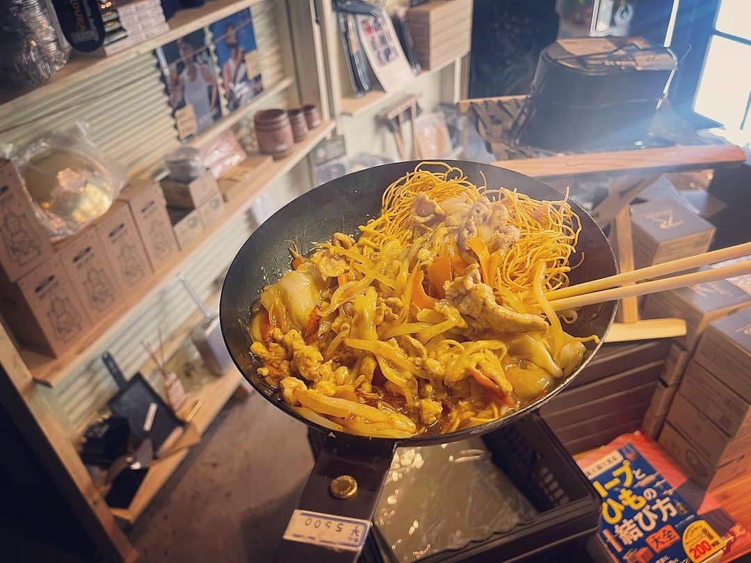 大和一孝のインスタグラム：「ダビパンで皿うどん作ってますが営業中です  #MADE_IN_YAMATO」