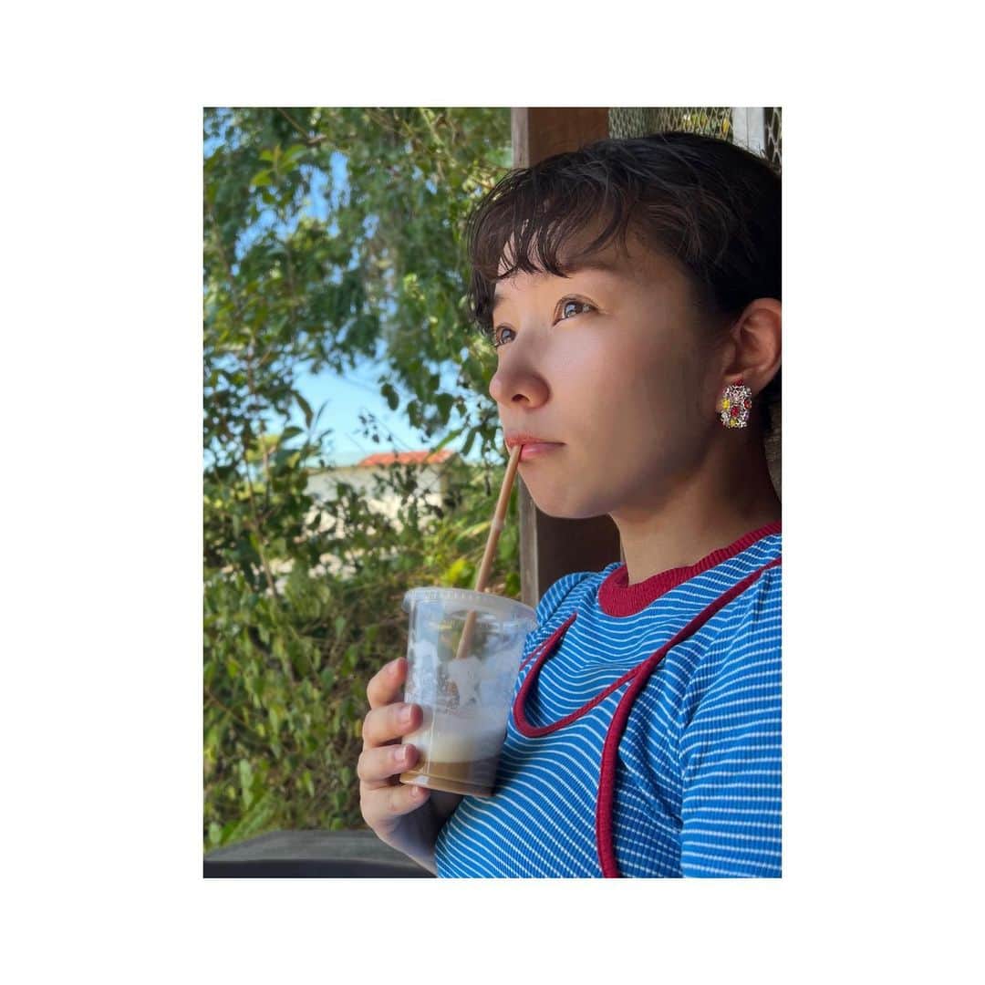 徳永えりのインスタグラム：「... 皆さま、いかがお過ごしですか？🌻  暑い日が続くと顔が溶けますなぁ🫠🥤 水分補給してくださいね🍉」