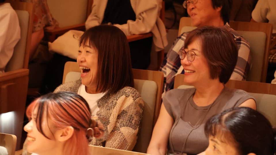 村本大輔さんのインスタグラム写真 - (村本大輔Instagram)「滋賀県の彦根の人からオファーがあり、多賀という街の劇場でライブ。  アメリカ行きのビザは難航しておりますが自分がいいネタをやれば目の前には国を問わず同じ笑ってる顔があるのでそれをみれてる限り心は穏やかでございます。安心してください、私は元気です。  photo by ひらまつしげお」8月21日 13時49分 - muramotodaisuke1125
