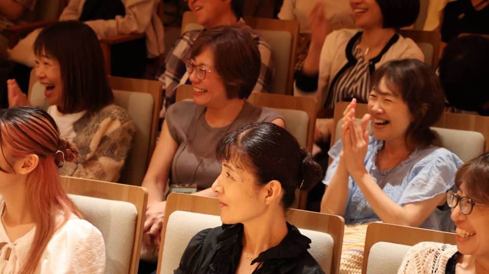 村本大輔さんのインスタグラム写真 - (村本大輔Instagram)「滋賀県の彦根の人からオファーがあり、多賀という街の劇場でライブ。  アメリカ行きのビザは難航しておりますが自分がいいネタをやれば目の前には国を問わず同じ笑ってる顔があるのでそれをみれてる限り心は穏やかでございます。安心してください、私は元気です。  photo by ひらまつしげお」8月21日 13時49分 - muramotodaisuke1125