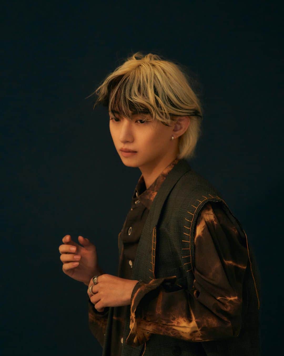 とまんさんのインスタグラム写真 - (とまんInstagram)「🤦🏻‍♂️🪢🌚  photo @moekosawada.28  stylist @nana.coco.ayu  hairmake @jjstagram_make_up」8月21日 19時20分 - _sweatm