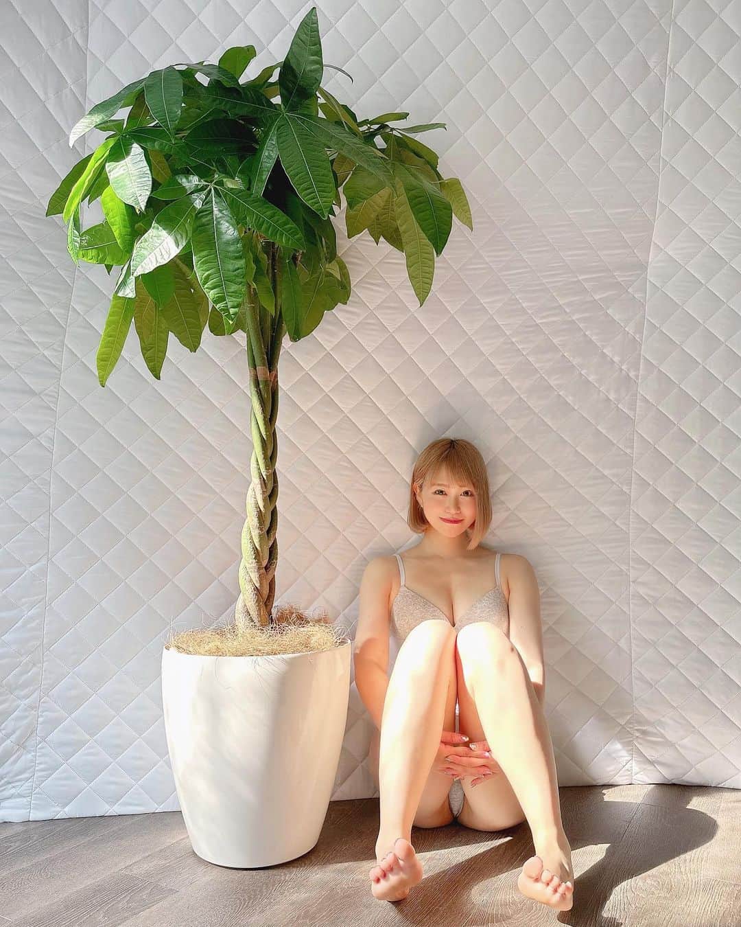 牧野広実のインスタグラム：「⑅◡̈*  　　　　 家にも観葉植物置きたい🪴　　　 ドライフラワーはあるんだけどね！笑　　 　　　　　 　　　　 #surfing #surfgirl #サーフィン #サーフィン女子 #victoriassecret #観葉植物」