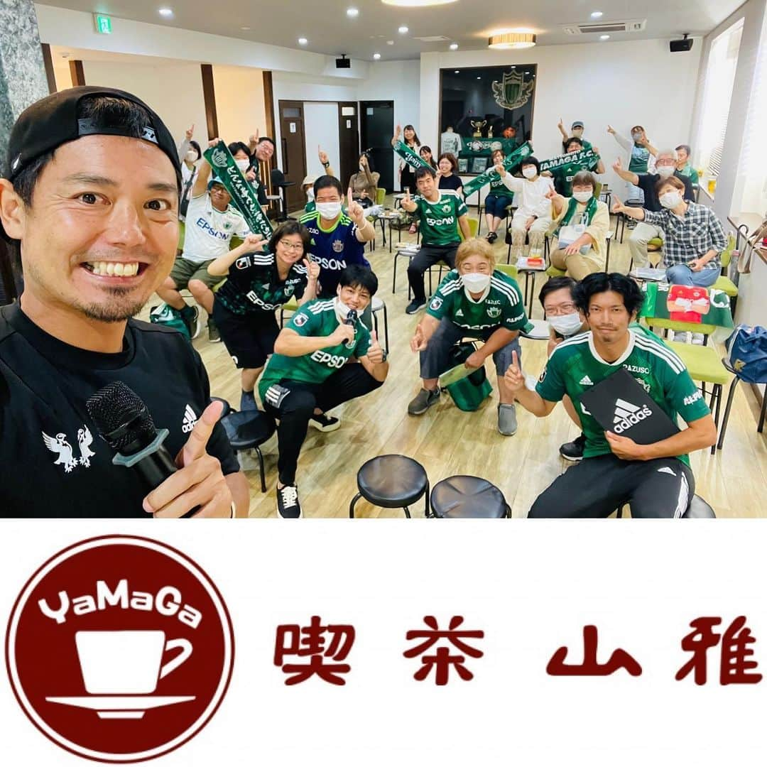 片山真人のインスタグラム：「【ガチャスタグラム 試合篇】  喫茶山雅も大興奮の勝点3✨ 勝利後のみんなの笑顔はやっぱ最高や😊 さあ、こっから積み上げていくで⤴️  #明治安田生命j3リーグ 鹿児島U戦⚽️ #勝利 ✨ #完封勝利 ✨ #初勝利 ✨ #松本山雅fc ファミリーみんなの勝利🤝 これを積み上げていく👍  #positive もいっぱいや👏  #藤谷壮 選手の先制ゴール⚽️ #ｊリーグ 初ゴールおめでとう㊗️  #小松蓮 選手の追加点⚽️ #得点 ランキング首位独走の気合いの1発㊗️ #無失点 も守備陣筆頭に素晴らしい👏  #喫茶山雅 ライブ配信イベントもかなり盛り上がった⤴️ #参加 してくれたみんなありがとうやし、おめでとう㊗️  嬉しくなって久しぶりに喫茶山雅メンバーともパシャリしたわ📸笑  #阿部琢久哉 マッスル店長💪 #大月 シェフ👨‍🍳 #上田 自称喫茶山雅分析担当🧐  片付け終わったイベント後も話は尽きひんかったわ😆  #片山真人 #ガチャ のこの日は、 #売り子 ＆試合前解説員🎙️  それにしても阿部店長、腕ゴツすぎひん💪笑 ⚠️あと彼は写真は基本このツラです👹  改めて、勝つことでいろんな仲間が幸せになるし、笑顔が溢れる✨  優勝して昇格するためはもちろんやけど、こういう効果もめっちゃ大事や‼️  まだまだ笑顔を増やしていく🔥 勝ちを積み上げて👍  #山雅劇場 🔥 #メイクミラクル 🔥  絶対やり遂げるで、全員で‼️‼️  大事なんは、#信じる力 と#onesoul 👍  切り替えて今週のホーム戦へ🏟️⚽️ #fc今治 戦⚡️ #阪野豊史 選手もおるし楽しみや🔥  #連勝 あるのみ‼️‼️ 各々いい準備して迎えよや👍  今週も勝つ⭐︎⭐︎⭐︎」