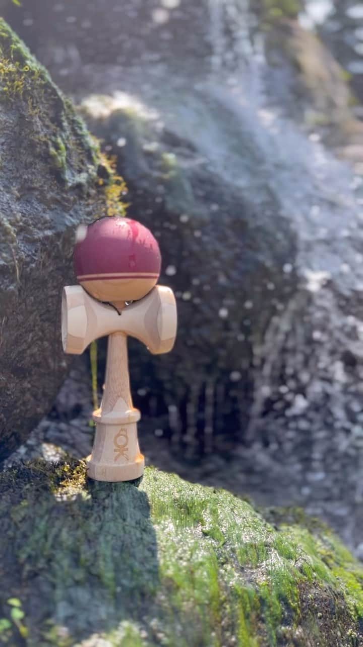 ZOOMADANKEのインスタグラム：「俺たちの夏休みは終わらない  畑冷泉、素晴らしい水でした。 @onekendama_  #zoomadanke #kendama #onekendama #畑冷泉館 #福岡 #fukuoka #夏休み #wagyumafia #aldies」