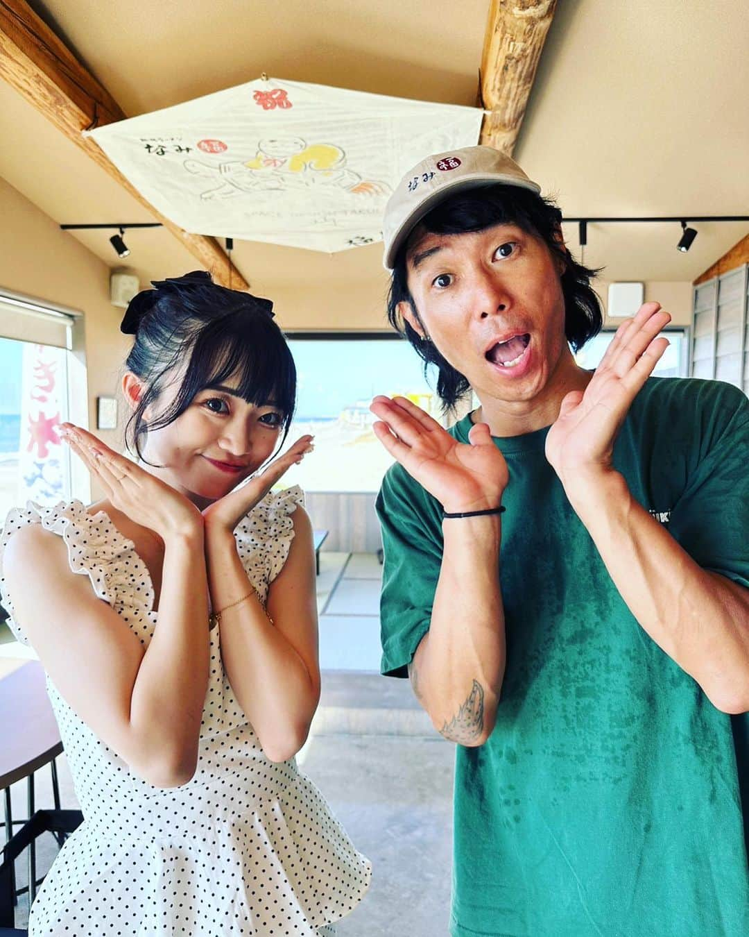 難波章浩のインスタグラム：「NGT48 中井さん&水津さん❣️ ロケに来てくれてありがとうございました！！✨ またいつでも食べに来て下さいね~😋🍜 @official_ngt48   #NGT48 #なみ福 #ふわり愛 #角田浜にて」