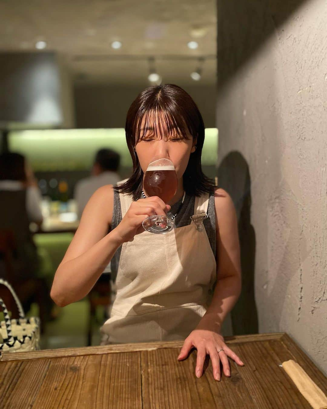 室岡里美さんのインスタグラム写真 - (室岡里美Instagram)「⁂  暑い日のビール、たまらない…。  キンキンのビールと辛いモノ、なんて最高。  あっという間に終わってしまう北海道の夏。 ただ今週の道内は猛暑日のところも出てきます。 私もビールだけでなく、水分しっかり補給します！  皆さんも熱中症、お気をつけ下さいね。  #HTB #イチモニ #北海道の夏 #キンキンのビール #染み渡る #アナウンサー #室岡里美」8月21日 14時00分 - htb_satomimurooka