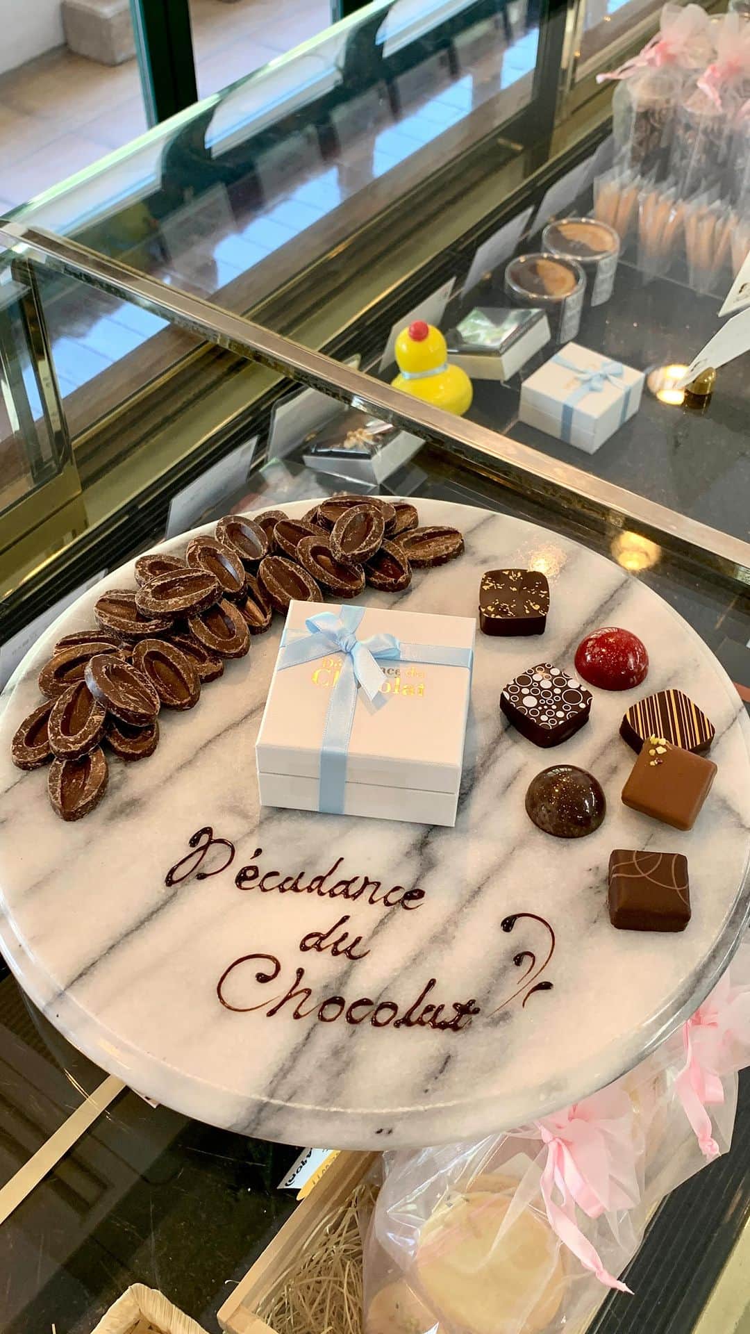 Decadence du Chocolatのインスタグラム：「《BEAUTY》  大人気商品の一つ、BEAUTYが再販されます！ 皆さまからのご注文をお待ちしております✨  販売期間は9/8からの数量限定で今年の最終販売になります。お見逃しなく！  *なお、詳細は後日お知らせします！🔔  #beauty  #decadanceduchocolat  #デカダンスドュショコラ」