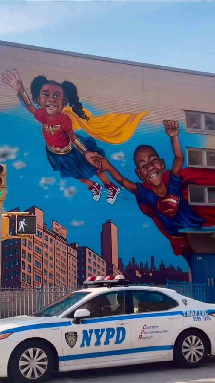 エドウィン・ホッジのインスタグラム：「Harlem came through with the Sunday vibes! Love the energy of this place.」