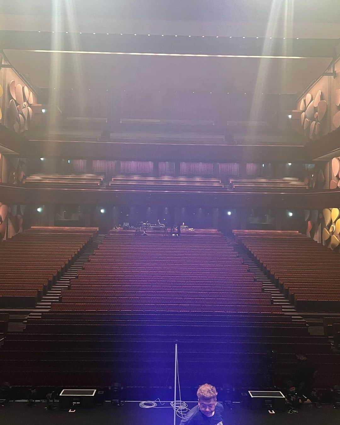 ミヤ のインスタグラム：「初めまして 水戸市民会館！ と今日のハズレ席 #mucc25th #水戸市民会館 #逹瑯BD2023」