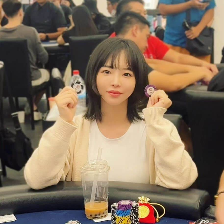 三宮つばきのインスタグラム：「I love poker❤ 我愛台灣❤」