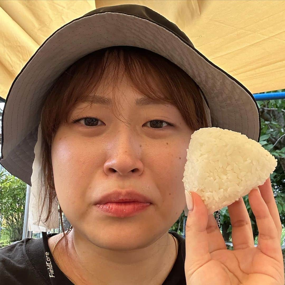 丸山礼さんのインスタグラム写真 - (丸山礼Instagram)「だいしんゆーの結婚式💒👰‍♀️♡ 中1からゲラゲラ笑って いっぱいご飯食べて、心配しあって励まし合ってくれる 大切すぎるお友達に出会えること まじ人生の財産でございます。 人はひとりじゃ決して生きていけないと、 実家に帰って母親に言われた言葉。 はい、了解でございます♡ いつも胸にとじこめ🔒💖🙇🏻‍♀️ 幸せと楽しさお届けできるように 東京でまたがんばりまする🙍🏻‍♀️👊🏻 @onasu110 すなおさんに滑り込みで 髪の毛染めていただいて🥰 可愛く仕上がりました😽 アレンジは高校から通ってる地元のWOWさんで 😭胸熱♡👸」8月21日 14時12分 - rei_maruyama