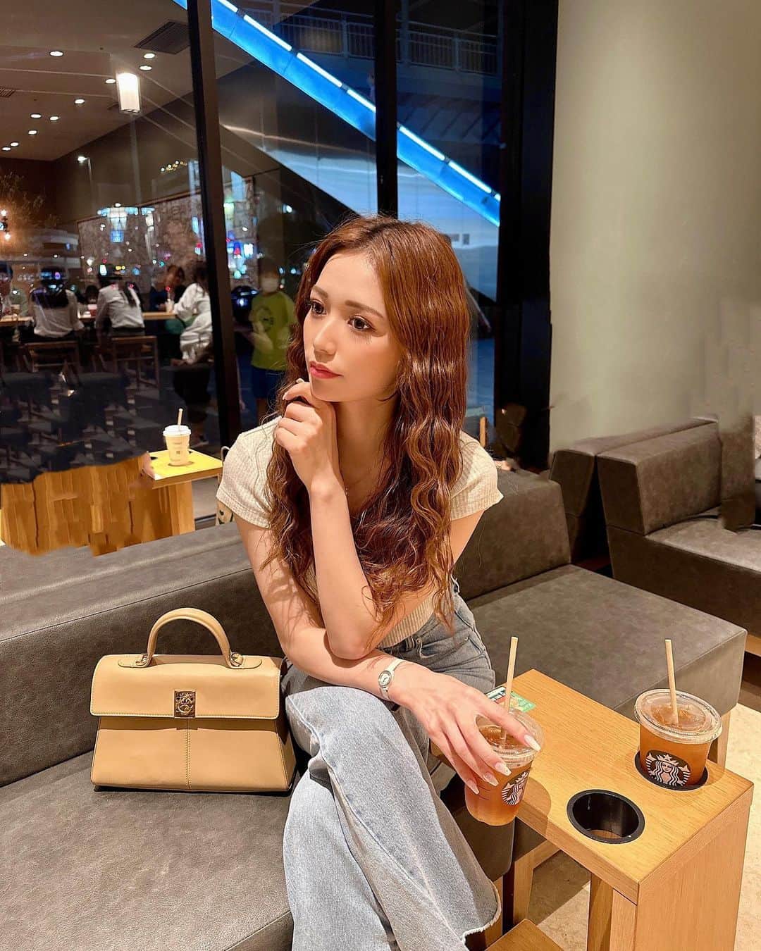 のインスタグラム：「. ちぴさんの携帯で📱 ワッフルヘアーの時の🧇 なんか新鮮でワッフルヘアー可愛かった🫶🏻  質問多かったこの髪型はコテでしてる！ 【　Miro Pure 26mm 】🩵 　↑調べてみて🫥✨」