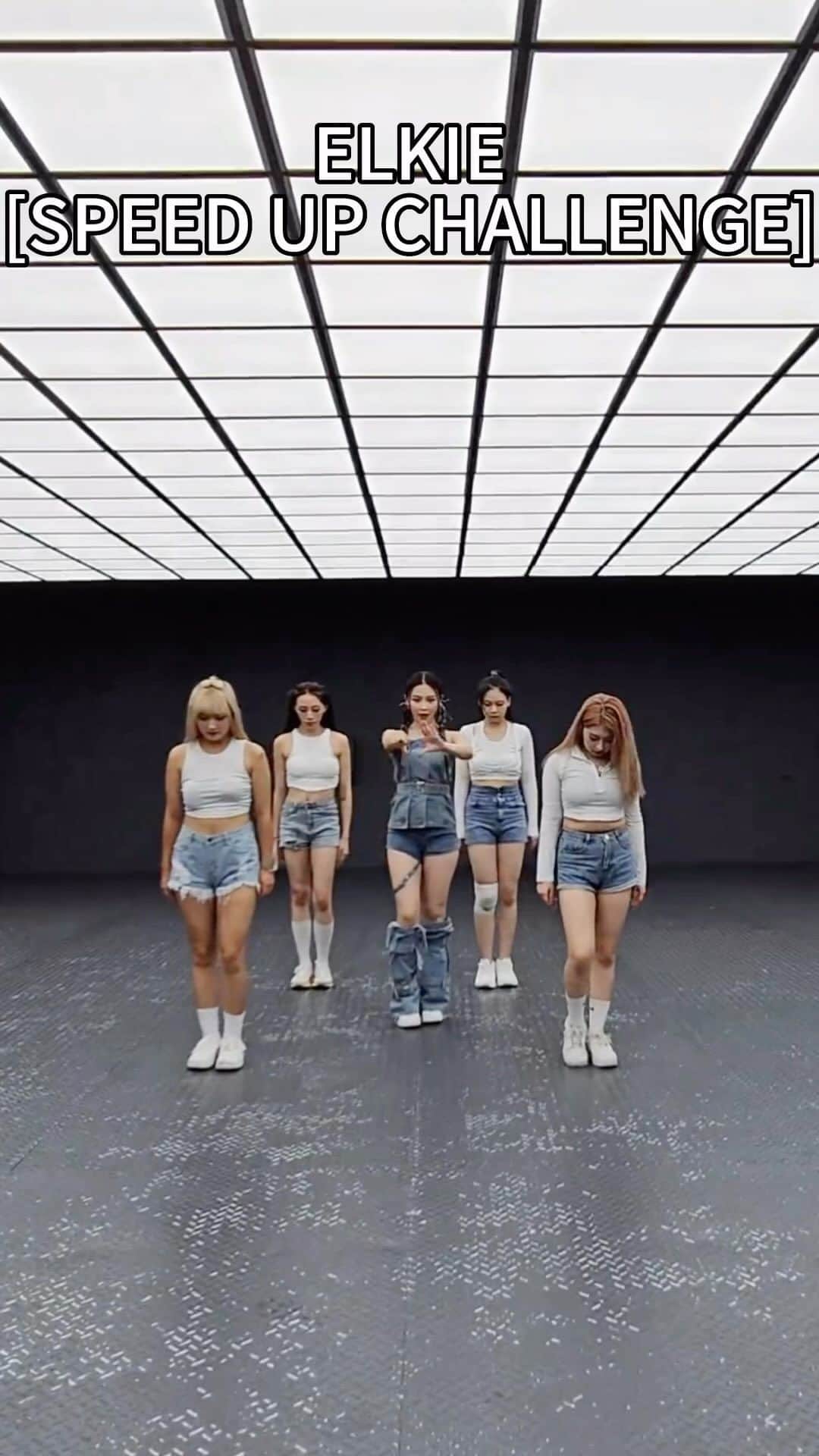 エルキーのインスタグラム：「#SpeedUpChallenge  累倒攝影師的運鏡版😂🔥🔥  #Elkie #莊錠欣 #SpeedUp」