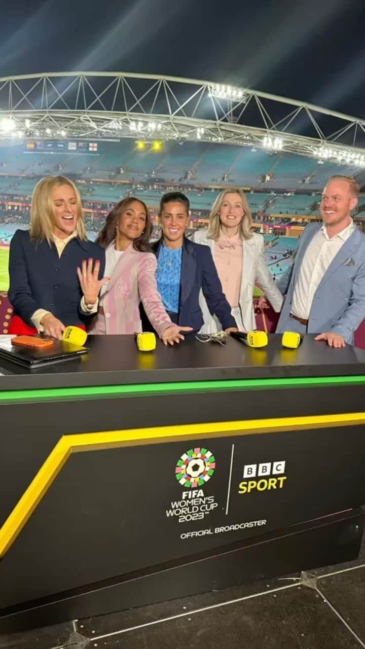 ファラ・ウィリアムズのインスタグラム：「Another tournament complete, magical month at work with the @bbcsport… since retiring I’ve been fortunate to cover 2 International tournaments where the @lionesses have done us all proud!  Yes it wasn’t the final result we wanted yesterday but we continue to make history!   Thanks to everyone who’s played their part over the last month ❤️🤛🏽」