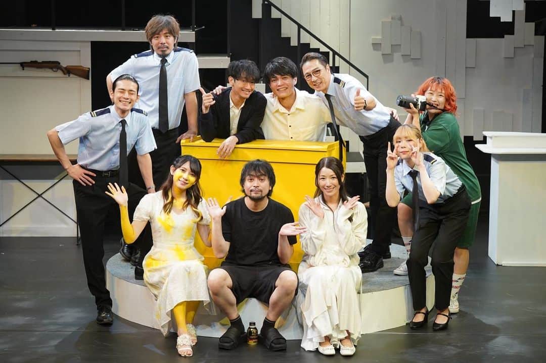 のインスタグラム：「「カナリアイロニカル」 無事、全ての公演が終了しました🐤✨ ご来場いただいた皆さま、本当にありがとうございました✨  黄色の世界にいれて本当に本当に幸せでした🐤✨ サントワマミー　ジョージナオミサ  黒須ミサ役/加藤あやの  幸せな時間を狩る カナリア色に狩る 次に進もう🐤」