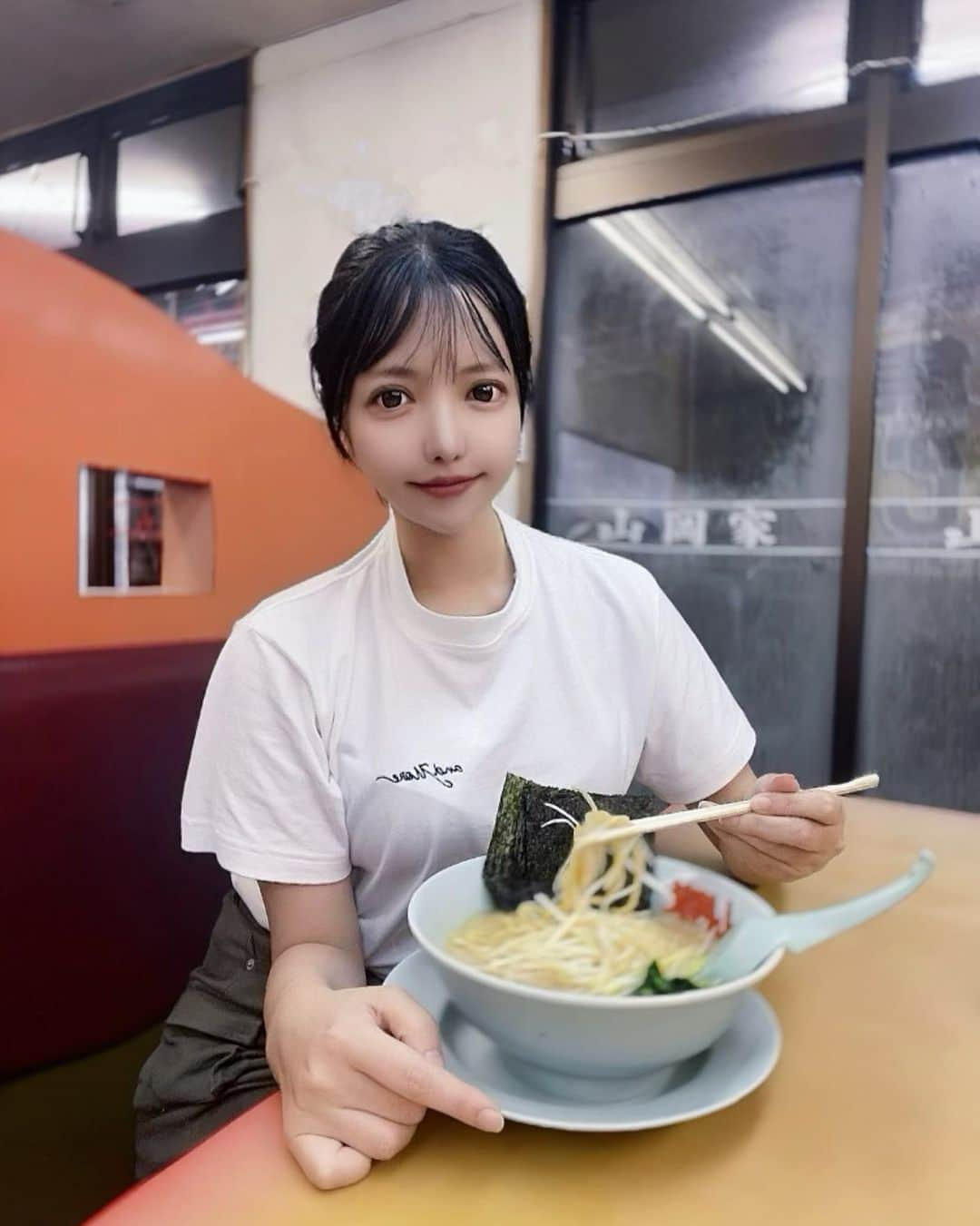 めあり(みい)さんのインスタグラム写真 - (めあり(みい)Instagram)「山岡家愛🍜🫶 東京にも山岡家欲しいです ・ ・ #山岡家#山岡家愛#サービス券#貯まりました#黒髪ボブ#ラーメン屋 #ラーメン大好き#ラーメン部 #麺スタグラム #ラーメン女子#セルフィー#コーデ#きょコ #フォローミー」8月21日 15時16分 - bokuwamus