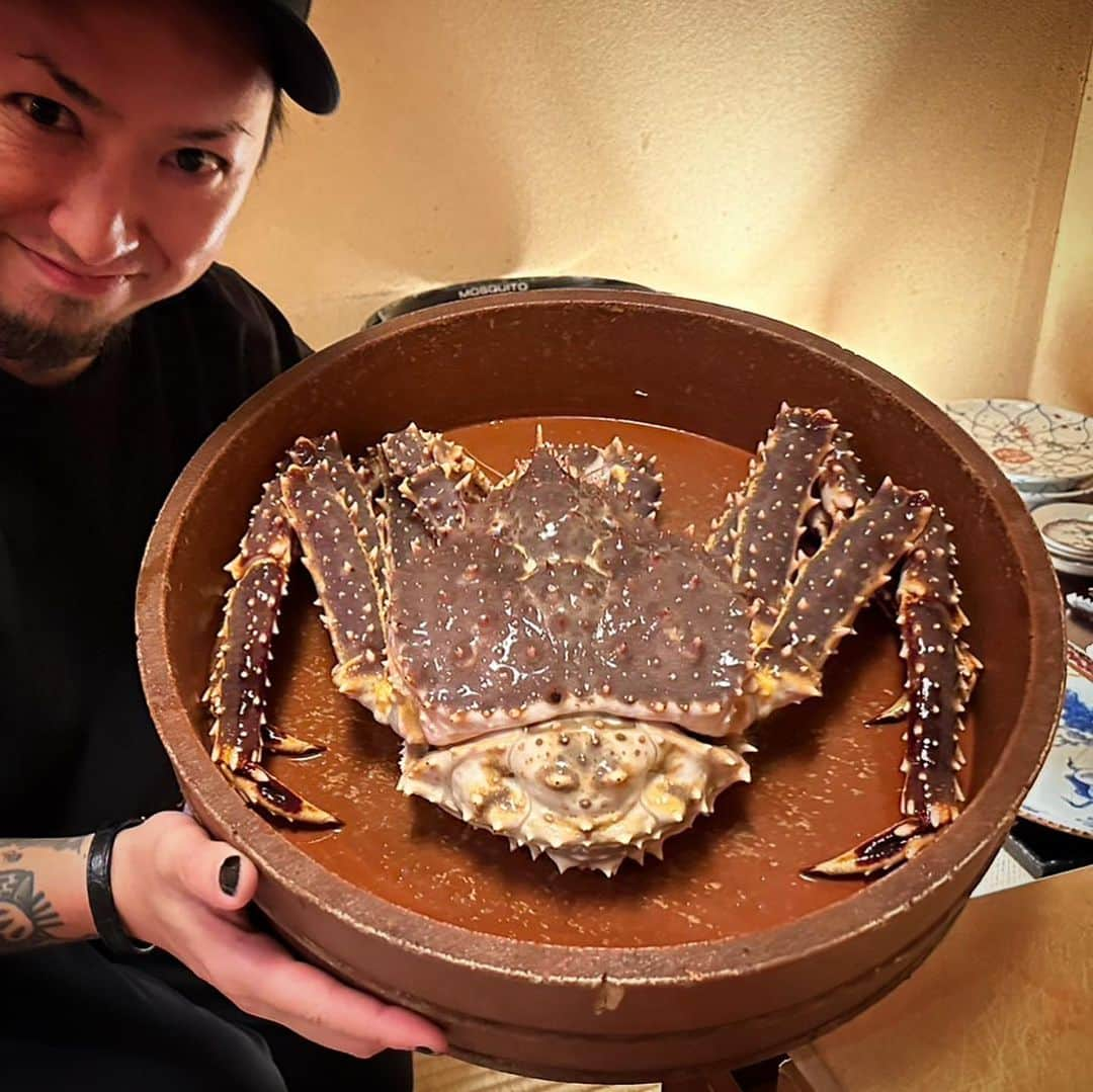 MAH さんのインスタグラム写真 - (MAH Instagram)「@kktttrrrr の金で🦀🦀🦀🥹  Trying to eat every Japanese food before the longest journey in 🇺🇸😂」8月21日 15時13分 - mahfromsim