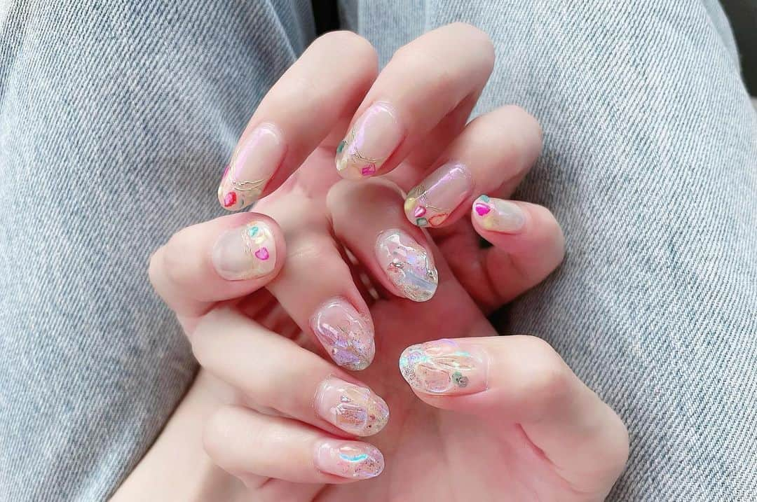 yuu__aaaさんのインスタグラム写真 - (yuu__aaaInstagram)「. . 夏ネイル💅🩶 . キラキラだいすきー!!! . . #nail#ネイル#マグネットネイル#新色 #ちゅるん#かわいい#kawaii」8月21日 15時25分 - yuu__aaa