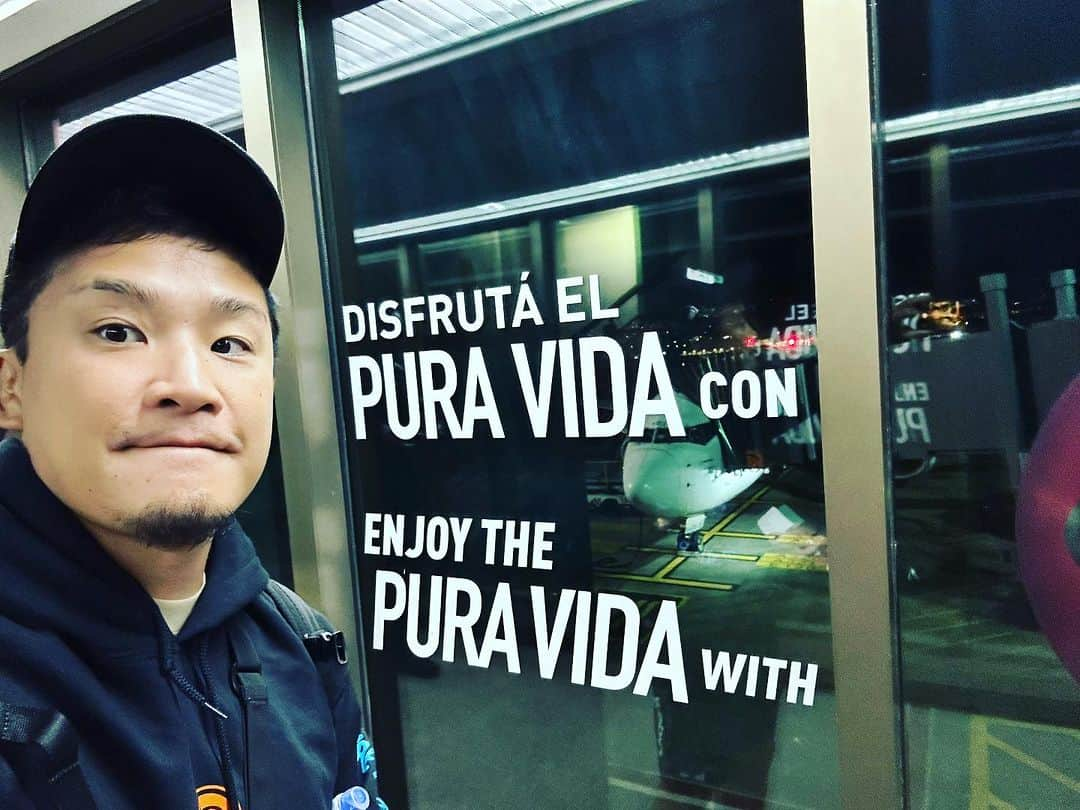 KUSHIDAさんのインスタグラム写真 - (KUSHIDAInstagram)「I'm going back to LA from Costa Rica now. I'm a little bit afraid of hurricanes.  Había mucho gran talento en CWE. @official_cwe  Quiero entrenar y volver a encontrarte en algún lugar del mundo.  Volveré a Costa Rica de nuevo. Muchas gracias Pura vida❤️ Compré muchos granos de café.  @njpw1972 @impactwrestling」8月21日 15時26分 - kushida_ts