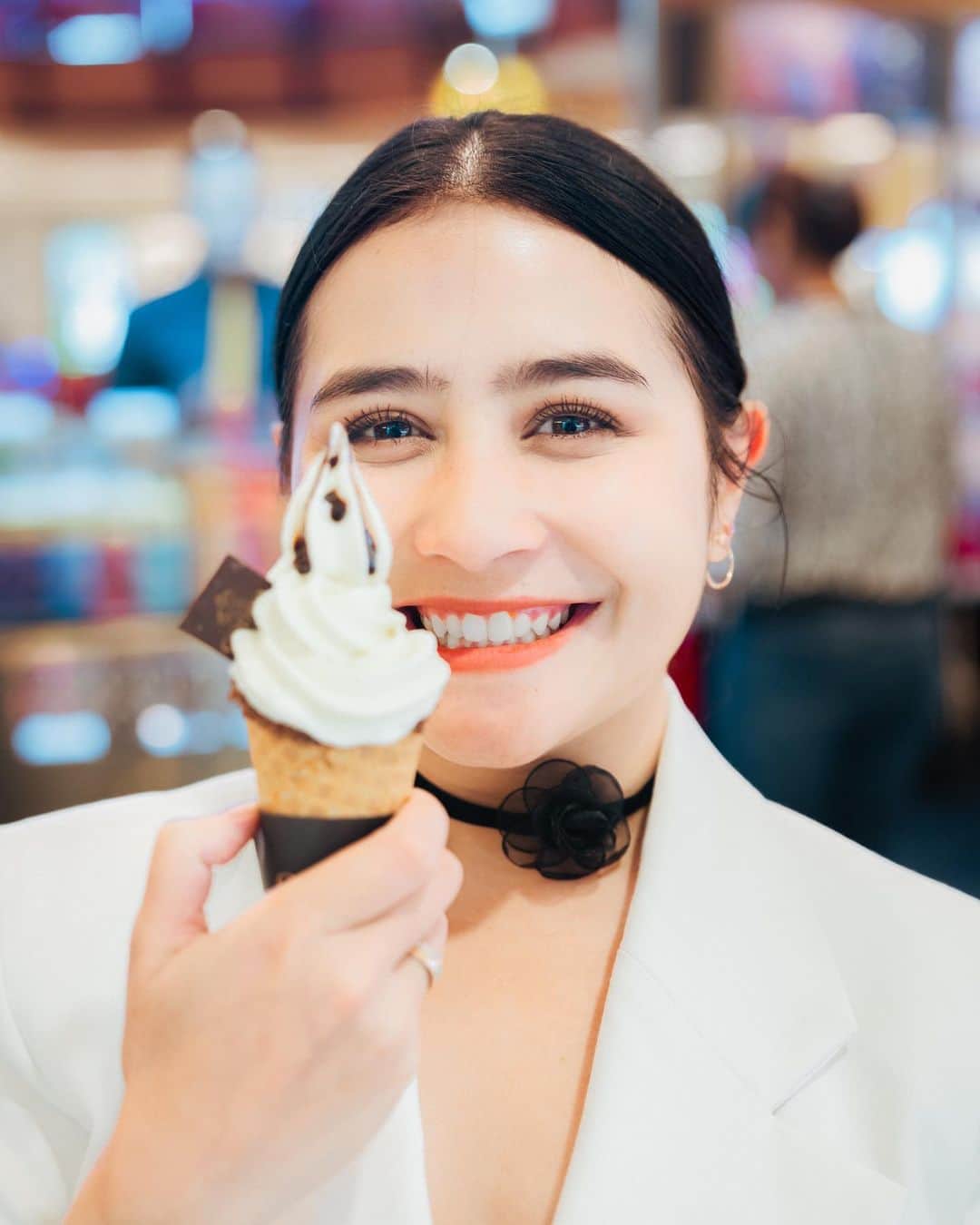Prilly Latuconsinaのインスタグラム：「Gampang banget dibikin senengnya.」