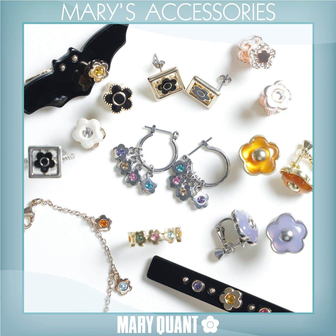 MARY QUANT officialのインスタグラム：「- MARY’S ACCESSORIES - 毎日のスタイリングを彩る アクセサリーが勢ぞろい 繊細なデザインやカラフルな色づかい ハロウィンを盛り上げるシリーズなど 多彩なラインナップからお気に入りを見つけて - 9/3 (Sun)まで！ オンラインショップ限定 #クレンジングリキッド (ミニボトル)プレゼント中！ 期間中1回のお買いものに限り クリアランス商品を除き税込5,500円以上 ご注文いただいたお客様に 「クレンジングリキッド」のミニボトル(15mL)を プレゼント！ - #MARYQUANT #2023AUTUMN #NEWITEMS #FASHION - #マリークヮント #アクセサリー #アクセ #ネックレス #ピアス #リング #ブレスレット」