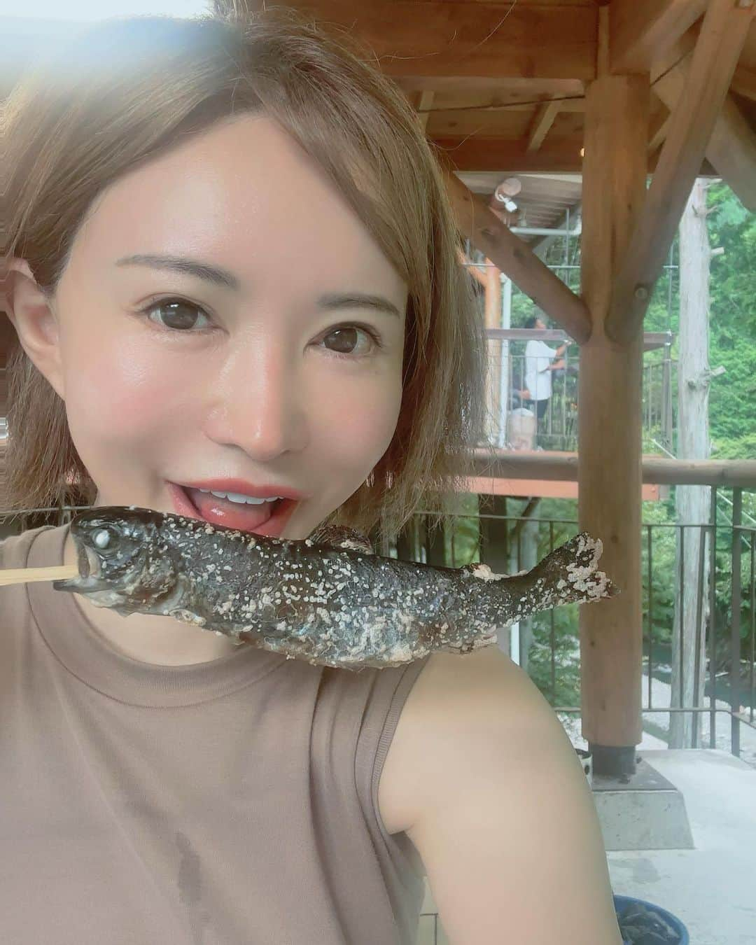 里美ゆりあのインスタグラム：「川の水が綺麗で冷たくて気持ちい🥴  #川遊び #川 #bbq」