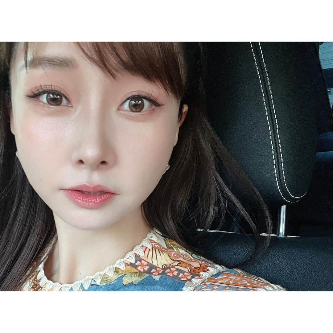 石井美保のインスタグラム：「夏休み 2枚めのリボンパンプスはZARAで見つけた最近のお気に入り。ヒール低めだけど履きやすい。 5枚め　5時の日の出」