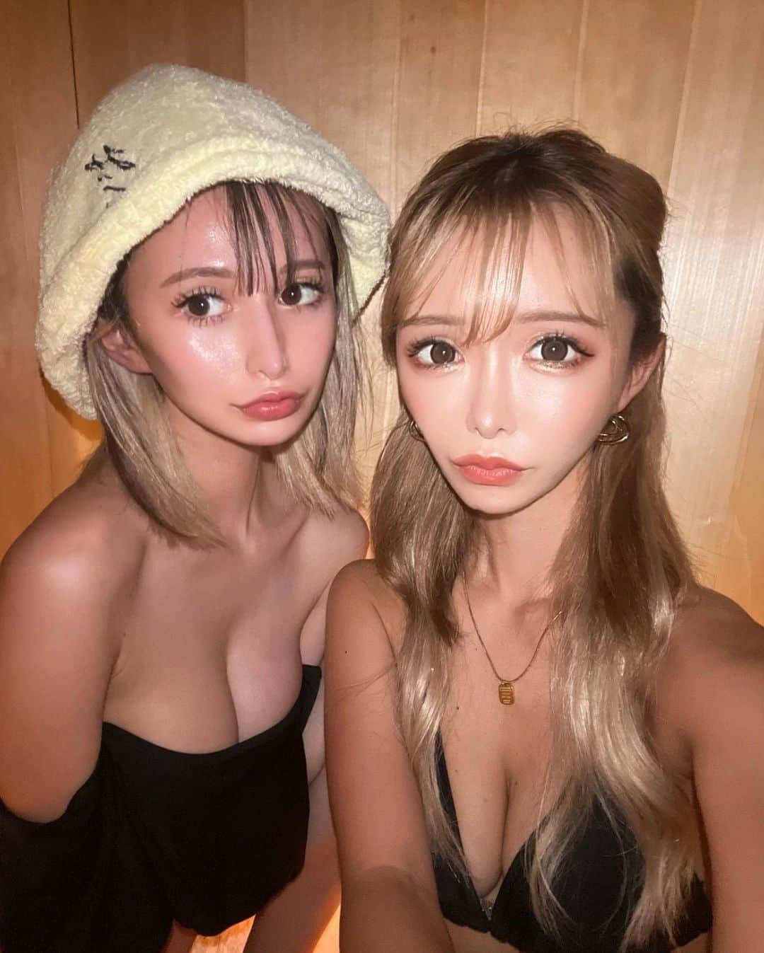 橘ハナさんのインスタグラム写真 - (橘ハナInstagram)「… 12分×3セット🧖🏼‍♀️しっかり整った … 西麻布にある HOTEL みなと-MINATO-【 @hotel_minato 】で たくさんおはなししてサ活してきたっ … つー様ってかっわいいし面白くてツッコミどころ満載で 先輩だけどいじり倒すのがだいすきです(とかw) … 結婚おめでとうございます💍 幸せ分けてほしいので結婚式ぜったい呼んでください👐🏼 … #hotelminato #港区ホテル #西麻布ホテル #サウナ完備 #サウナ #サウナ女子 #サウナハット#女子会 #水着 #ヨガ #ピラティス #岩盤浴 #ジム」8月21日 15時51分 - han.62.so