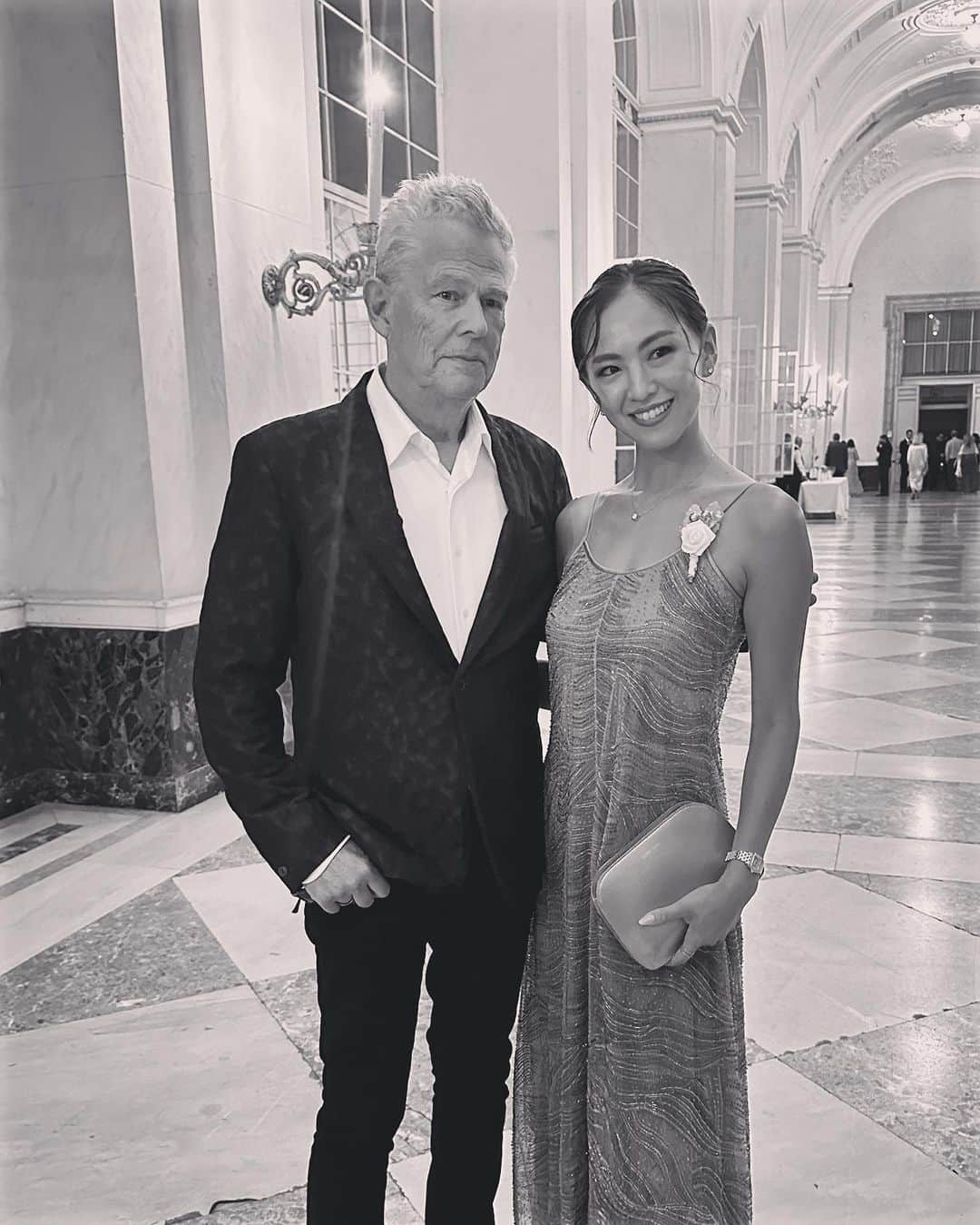 西内ひろさんのインスタグラム写真 - (西内ひろInstagram)「Last night was really amazing...🙏  この様な奇跡のご縁に感謝です。  アンドレア・ボチェッリさんとご挨拶も出来るなんて😭 クリスタッカーさんも素敵な方で、とても光栄な時間となりました。  Thank you for this amazing opportunity! @davidfoster  with Mr Andrea Bocelli    👗　@giorgioarmani   #italy  #palace #napoli」8月21日 15時48分 - 0214hiro