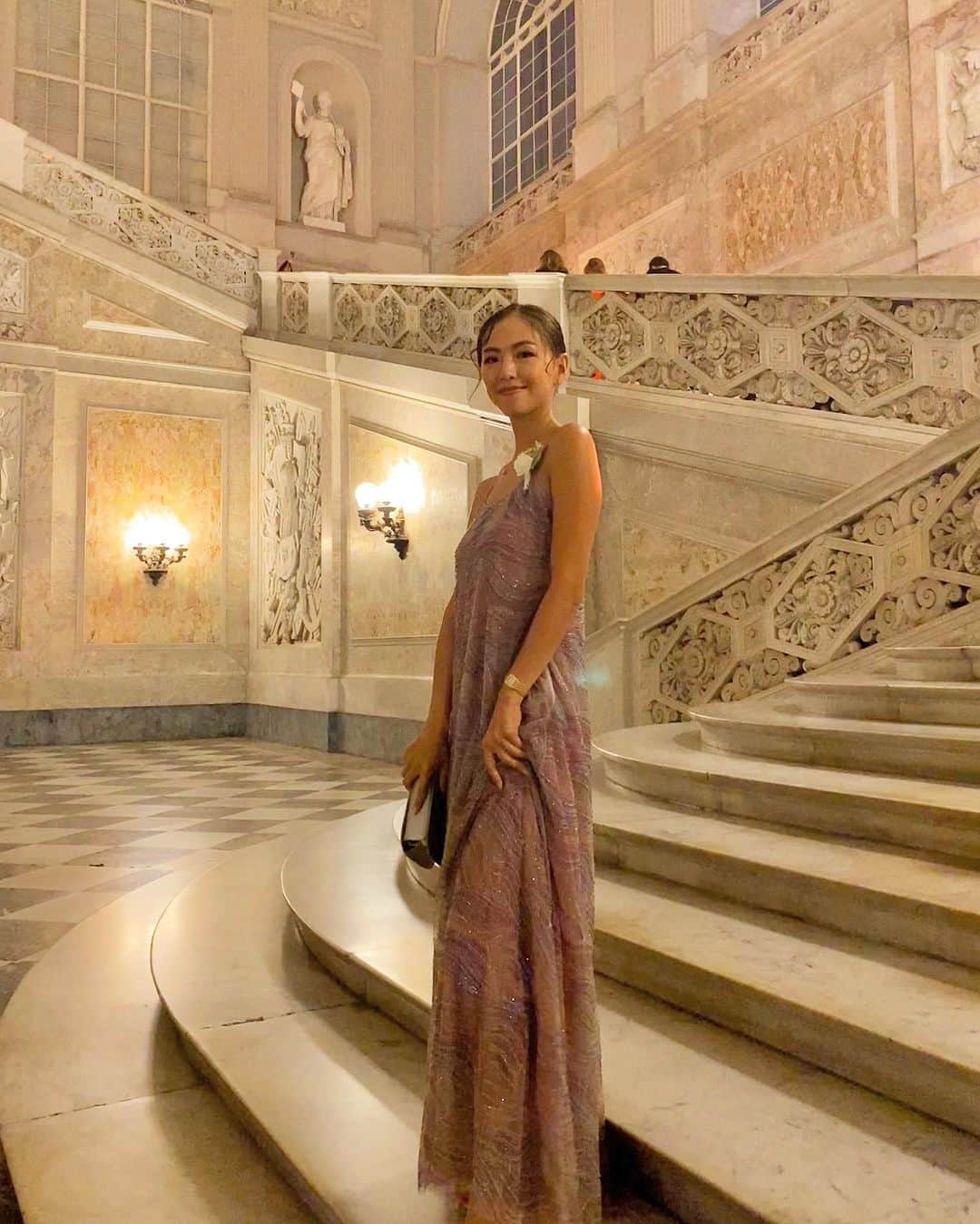西内ひろさんのインスタグラム写真 - (西内ひろInstagram)「Last night was really amazing...🙏  この様な奇跡のご縁に感謝です。  アンドレア・ボチェッリさんとご挨拶も出来るなんて😭 クリスタッカーさんも素敵な方で、とても光栄な時間となりました。  Thank you for this amazing opportunity! @davidfoster  with Mr Andrea Bocelli    👗　@giorgioarmani   #italy  #palace #napoli」8月21日 15時48分 - 0214hiro