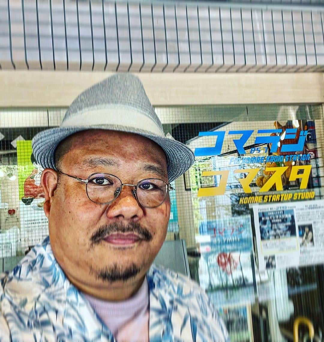 中沢ノブヨシのインスタグラム：「コマラジに来ましたー！  Sweet time Paradise 16:00〜18:00 「megood island」  16:30〜17:30 に出演しまーす！！  もちろん、今週発売の、  MANIA'S   かけてもらいます！！  良かったら、 聴いてください！  #中沢ノブヨシ #中沢ノブヨシofficial #中沢gatzノブヨシ #コマラジ #megoodisland #soul #music」