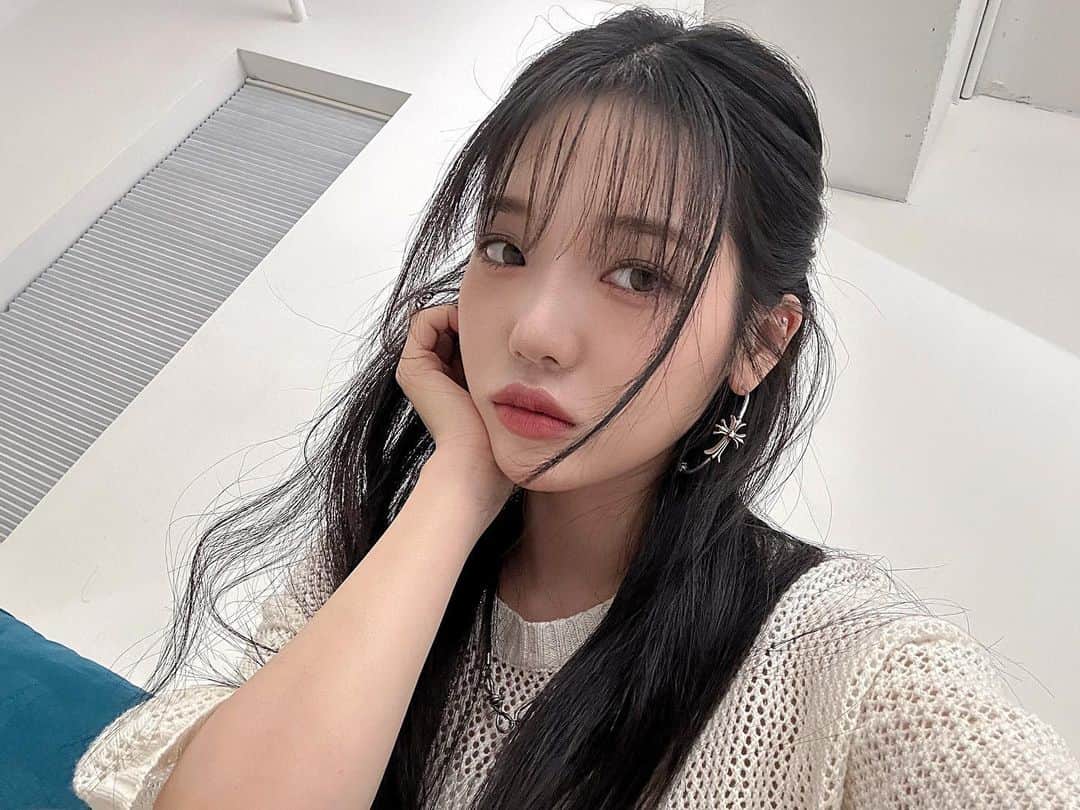 Mnetのインスタグラム：「월요일 힘내시게나🫨  #지선」