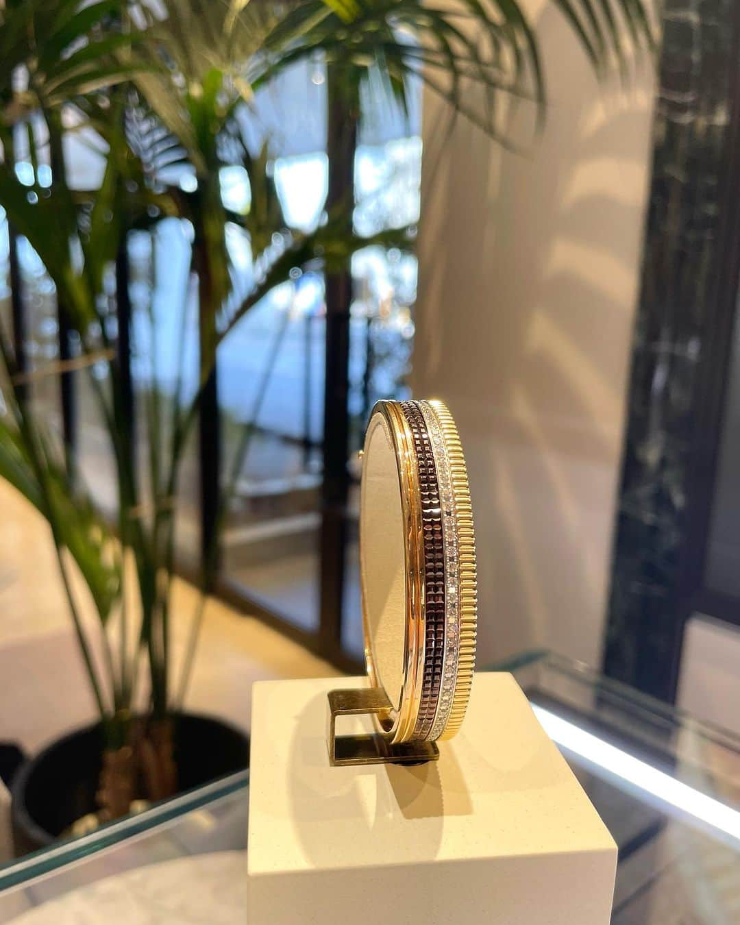 bijouxthreecさんのインスタグラム写真 - (bijouxthreecInstagram)「．  スペシャルなアイテムが沢山入荷しています🌿  ----------------------------     BOUCHERON FAIR   ↪︎ 2023.8.18(fri)-27(sun) 　 　　@boucheron   ----------------------------  ◇新作「セルパンボエムピンククォーツ」などの 新作の展開をスタート🐍  ◇普段見られないアイテムを期間中、 特別に展開いたします。  人気のキャトル、セルパンボエムや プリュム ドゥ パオンなど 人気コレクションを多数展開…🪶  ◇無金利分割クレジット最長84回まで実施  ◇ご購入者様にノベルティをご用意しております。 （対象外あり）  ----------------------------  大変充実した内容となっております。 皆様のご来店心よりお待ちしております。  ⚠︎ ご来店予約いただければ よりスムーズなご案内が可能です。 HP、お電話、DMからお気軽にお申し付けください💌  #boucheron #ブシュロン #ヴァンドーム #ヴァンドームリズレ   #リズレ #リズレリング #ブシュロンリズレ #キャトル  #ブシュロンキャトル  #リフレ　#セルパンボエム #ジュエリー　 #ご褒美ジュエリー  #bijouxthreec  #ビジュースリーク  #新潟 #古町」8月21日 15時56分 - bijouxthreec