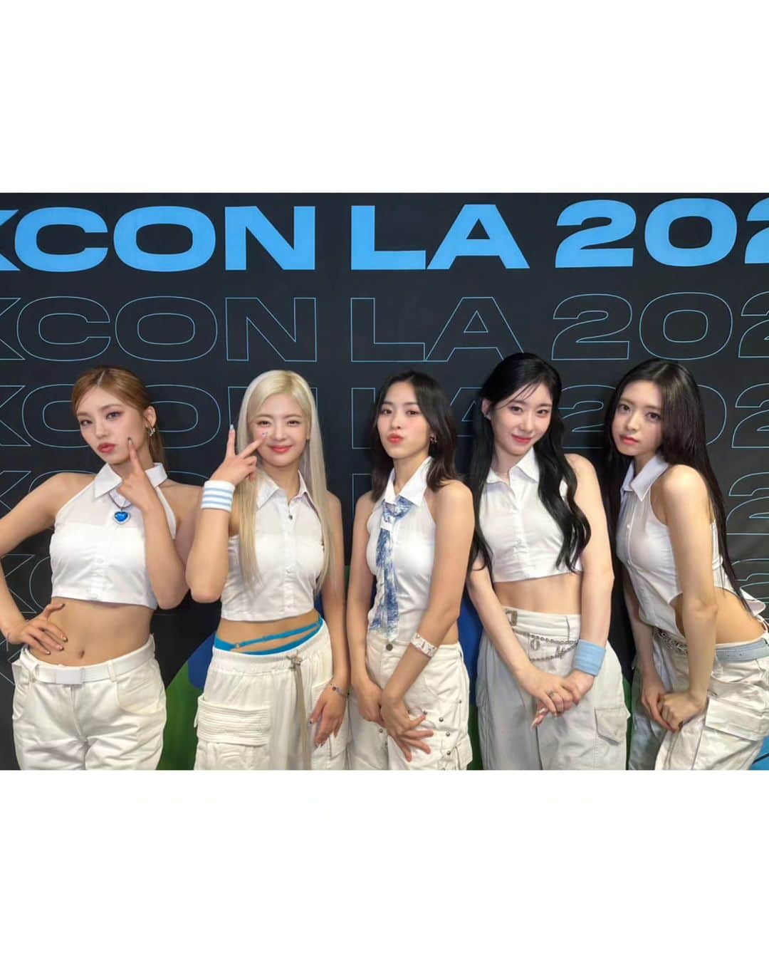ITZYさんのインスタグラム写真 - (ITZYInstagram)「[ #KCONLA2023 ] ITZY의 KCON LA 무대를 보면 힘이 더 날지 몰라🎶 LA에서도 MIDZY의 응원 덕분에 완벽했던 밤💖  Maybe you will have more motivation if you see ITZY's performance in KCON LA🎶 Perfect night thanks to MIDZY's support in LA💖  #ITZY #MIDZY #ITZY_KILLMYDOUBT  #ITZY_CAKE」8月21日 15時57分 - itzy.all.in.us