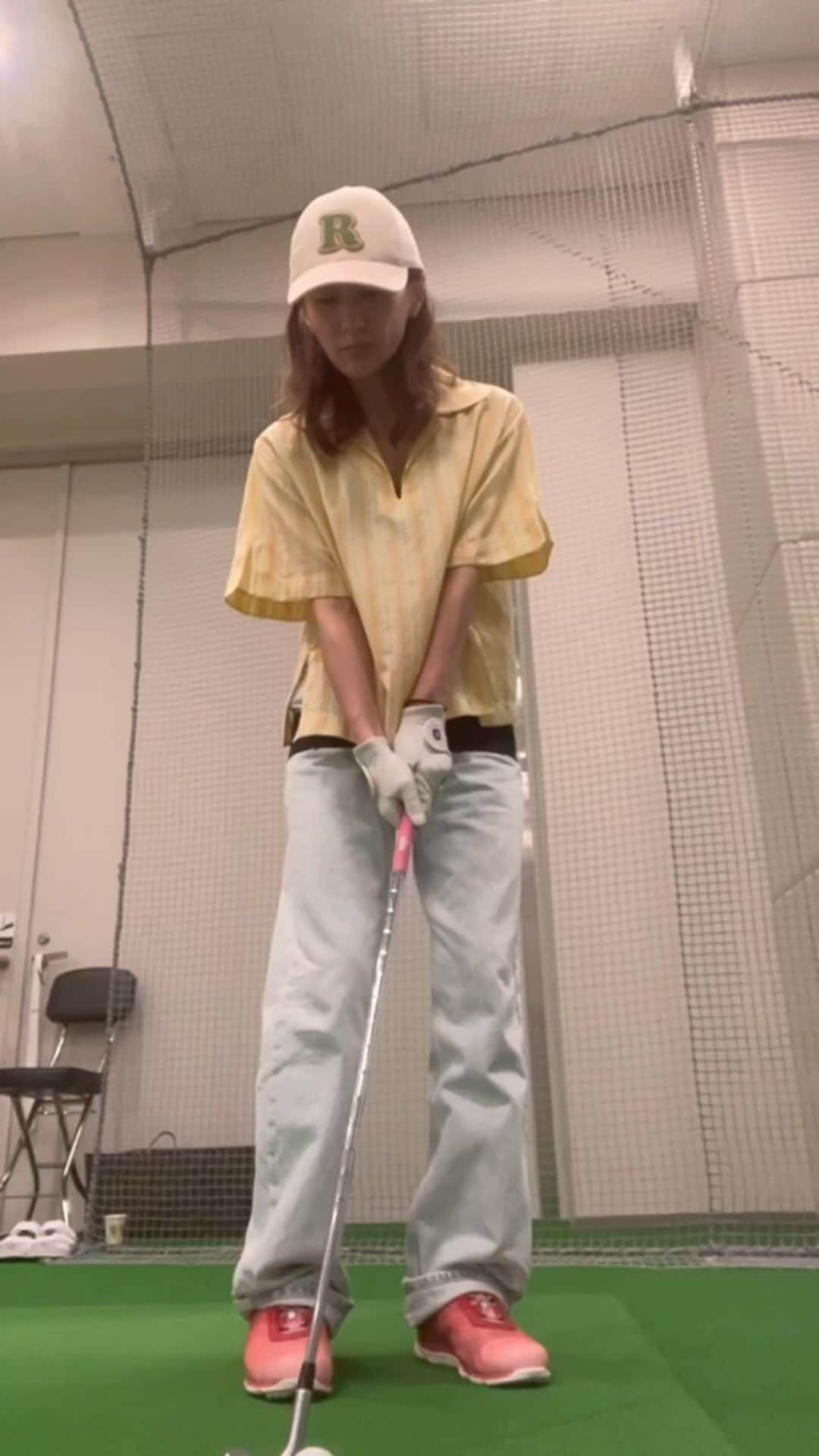 遠野舞子のインスタグラム：「. 今週は最強楽しいメンバーとラウンドだからアプローチだけはなんとかなるように練習⛳️ #コック使わない練習 #golfswing  #ゴルフ女子」
