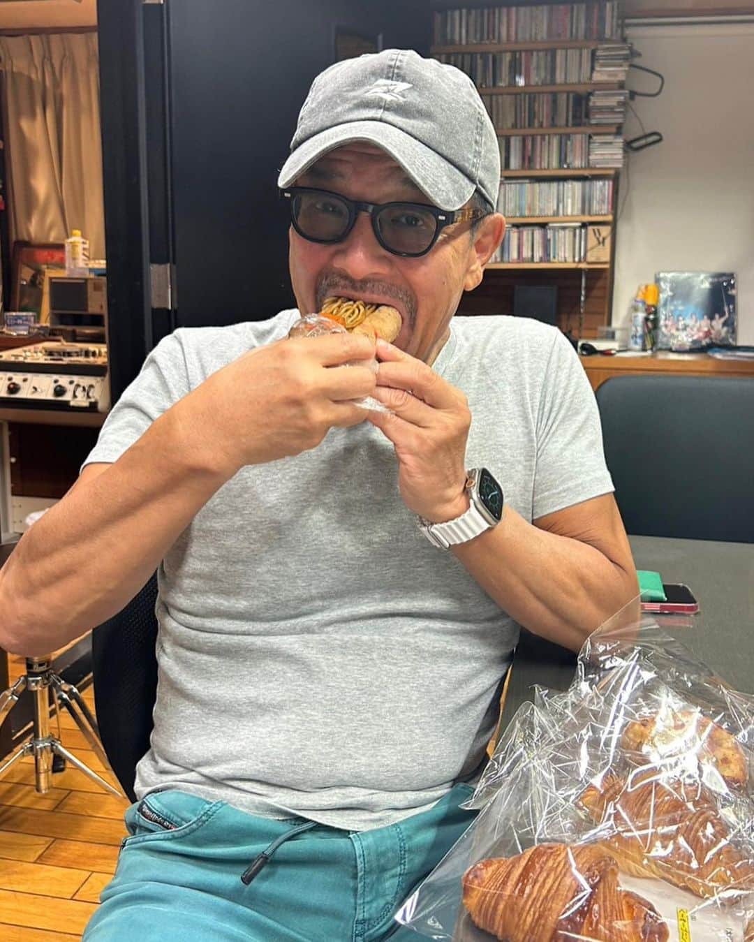 榊原信行さんのインスタグラム写真 - (榊原信行Instagram)「先日、太田在さんのラジオ番組「太田在のBiztifulナイト！」（MBSラジオ）にお邪魔させていただきました！  収録時に在さんから、世田谷区奥沢にあるクロワッサンが有名なパン屋“Comme’N TOKYO”の焼きそばパンを差し入れで頂いたのですが、パンと焼きそばの相性がバツグンで、デラうまでした！  私は8/27（日）26時の放送に出演します！是非、聴いてみてくださいね！  The other day, I appeared on Ari Ota's radio program "Ari Ota's Biztiful Night!" (MBS Radio)!  On that day, she gave me bread from the bakery “Comme’N TOKYO” in Okusawa, Setagaya-ku, Tokyo. The bakery is famous for its croissants. I ate yakisoba-bread, and it was a good combination of bread and yakisoba, and It was "Dera-uma“!  The radio program in which I appear will be broadcast from 8/27 (Sun) at 26:00! Ladies and gentlemen, please listen to it!  #太田在 #MBSラジオ #comme_n #コムン #コムンのパン #コムントウキョウ #焼きそばパン #バラさんの日常🌹 #バラさんオススメグルメ🌹」8月21日 16時05分 - nobu_sakakibara