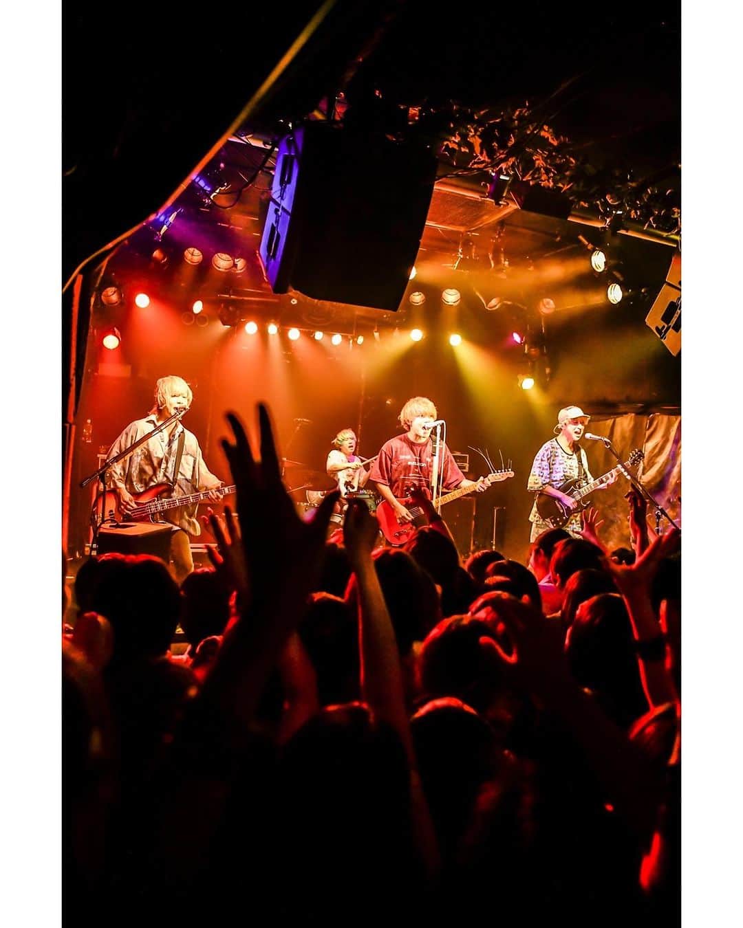 KEYTALKのインスタグラム：「・ 🚘 LIVE HOUSE TOUR 2023 🚖  📍8/17 music zoo KOBE 太陽と虎  photo by @azusatakada_photographer」