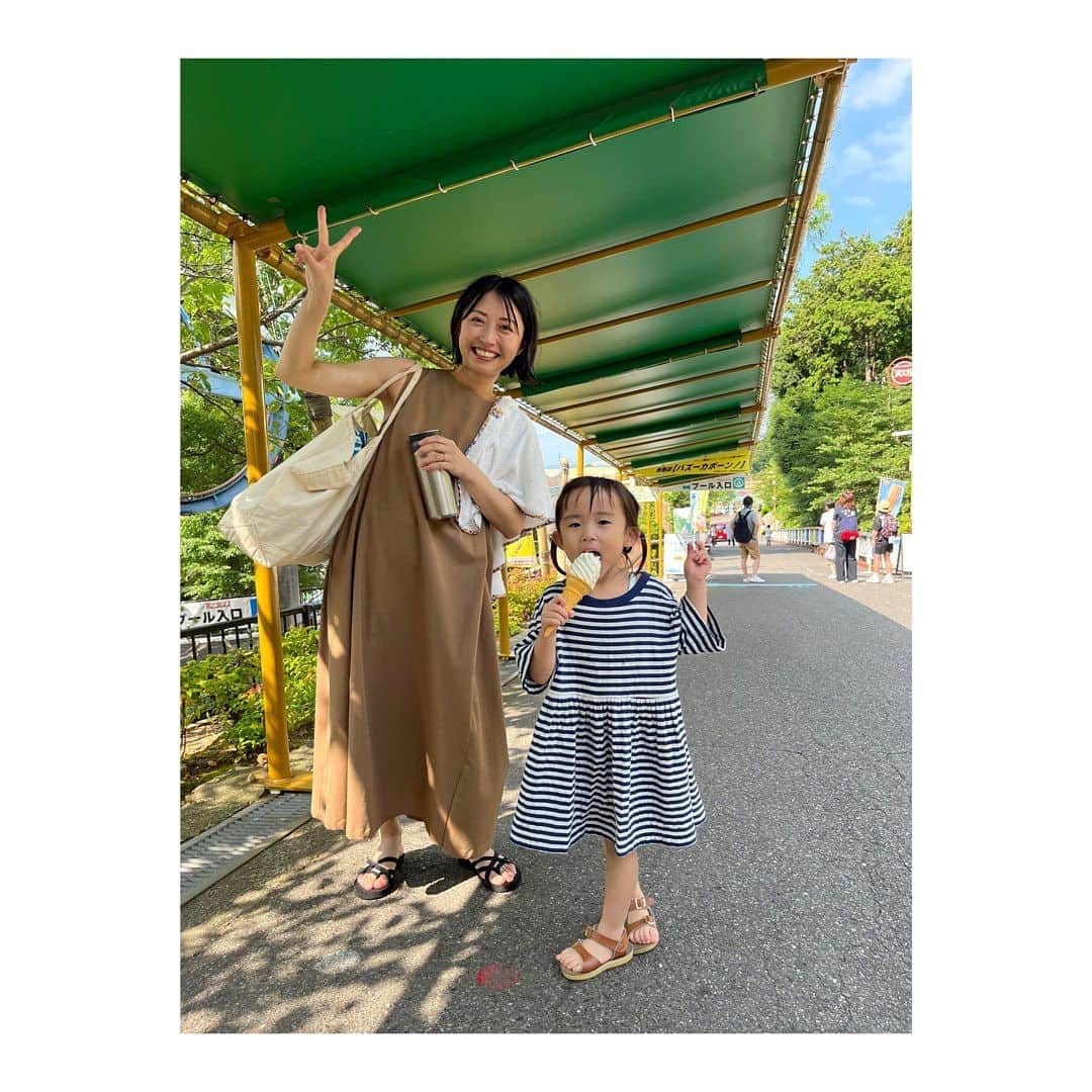 小塚舞子さんのインスタグラム写真 - (小塚舞子Instagram)「・ 今年の夏いろいろ  高知で食べまくったり 初めて娘とロケしたり  「この年齢になってもアクティブなロケはできるなぁ。でもギリのギリやなぁ…」と考え込んだり 夫と山下達郎のコンサート行ったり ベランダプールで家族全員燃え尽きたり  溶けるような毎日を なんとか形にしようと よく食べよく寝てよく遊んでいます  夏ってこんなに暑くてしんどいのに 終わりが見えたら寂しいのなんでやろ🍧  #タグつけるものがない」8月21日 16時19分 - kozukamaiko