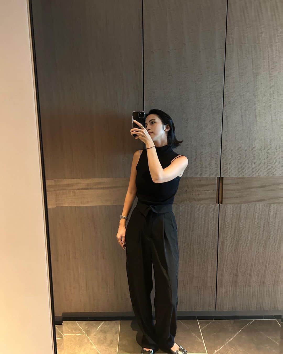 新郷桃子さんのインスタグラム写真 - (新郷桃子Instagram)「××× . まっくろ　好きがギュッ #ootd」8月21日 16時52分 - rinnnnn01