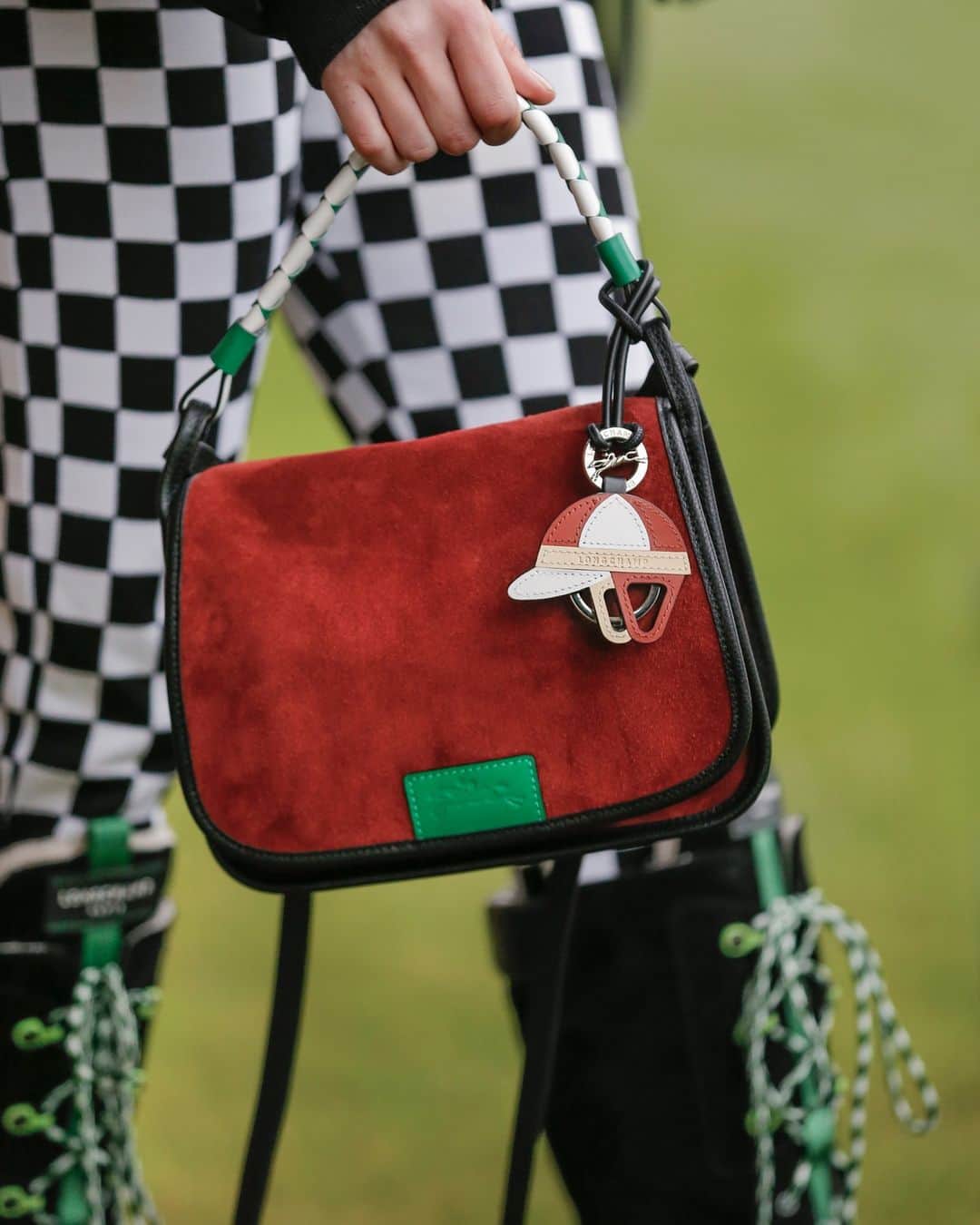 Longchampさんのインスタグラム写真 - (LongchampInstagram)「Checkmate or Soulmate.  Collection: #LongchampFW23 Bag: #LongchampFoulonne Ready-to-wear: @longchamp  Photographer: @eddiewrey Casting: julialangecasting Hair stylist: Pierre Saint-Sever Make-up artist: @helenevasnier Model: @mariebelleworlds  #longchamp #newcollection #longchampgirls #horseracing #green #french #classic #bag #hippodrome」8月21日 17時02分 - longchamp