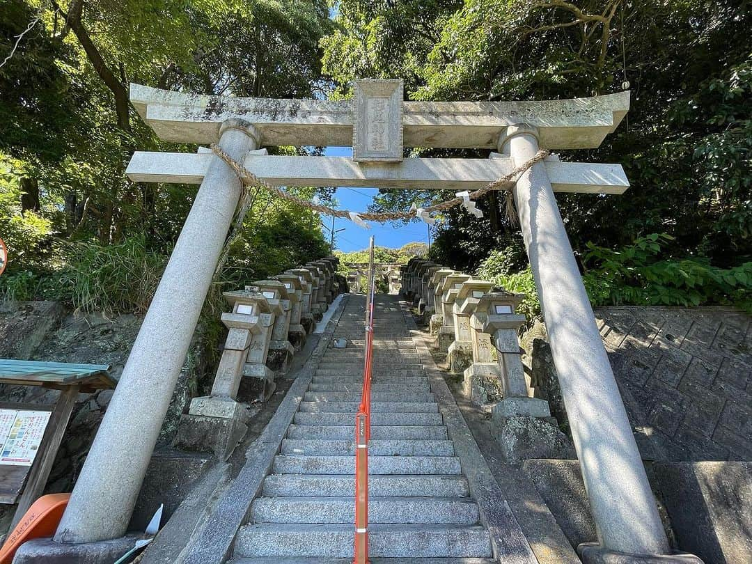 和みわかやまのインスタグラム：「. 海南市にある杉尾神社⛩地元では「おはらさん」と親しまれており、お腹の病気などの平癒祈願のため参拝者が訪れます🙏  📷：@norimura.norisan 📍：和歌山市近郊エリア 海南市  #グッドトリップ和歌山 投稿キャンペーン優秀賞からのリポストです😉 . . . #和歌山 #和歌山観光 #和歌山旅行 #わかやま #和みわかやま #wakayama #wakayamajapan #wakayamatrip #wakayamatravel #nagomi_wakayama #wakayamagram #神社 #杉尾神社 #病気平癒 #おはらさん #海南市 #temple #shrine #shinto #summerinjapan #旅行 #国内旅行 #旅行好きな人と繋がりたい #観光 #travel #trip #travelgram #japan #travelphotography」