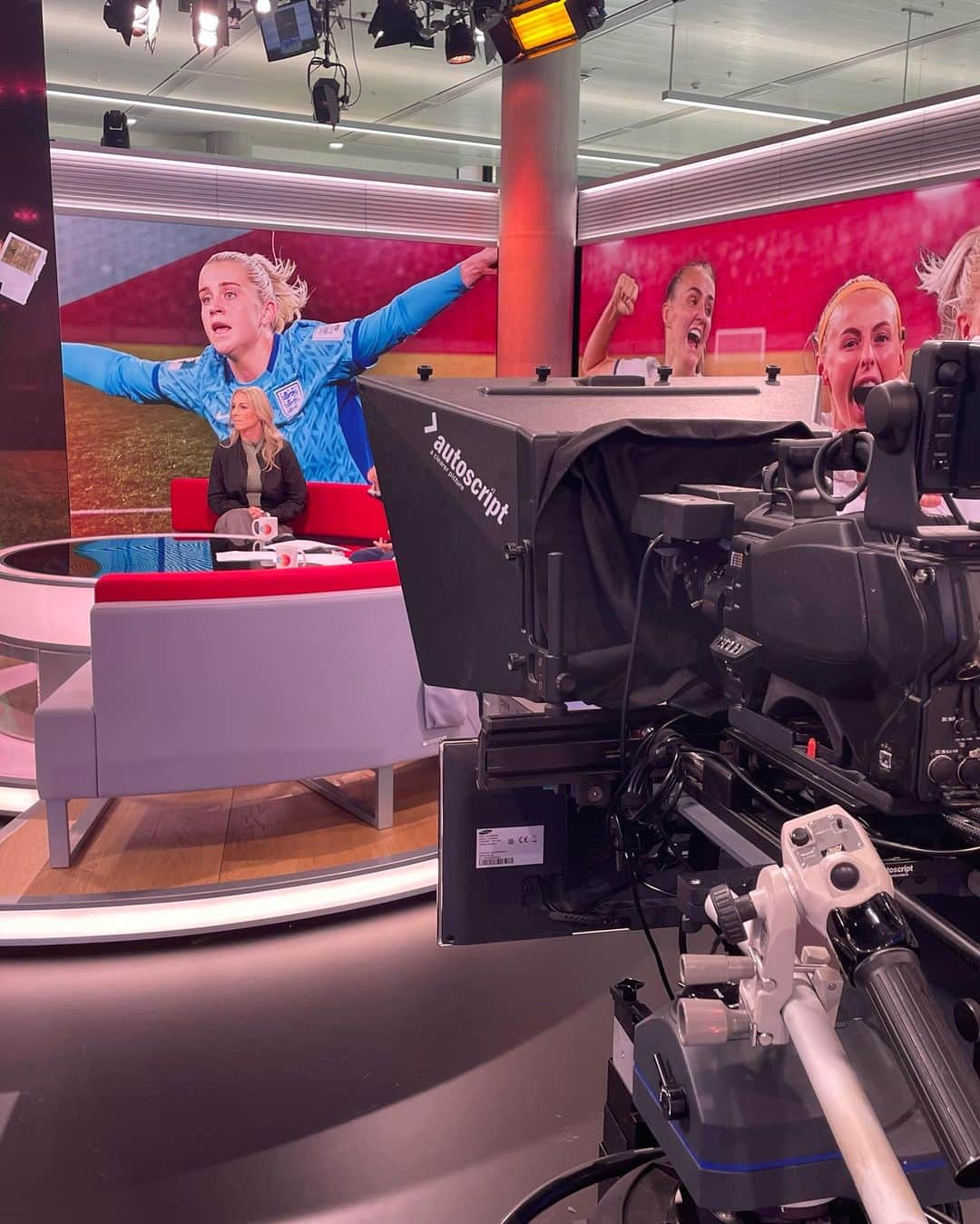 ジェンマ・ボナーさんのインスタグラム写真 - (ジェンマ・ボナーInstagram)「Honoured to be invited on @bbcbreakfast this morning talking @lionesses + the incredible impact they have made on inspiring the future generations ❤️ #lionesses」8月21日 17時00分 - gembon23