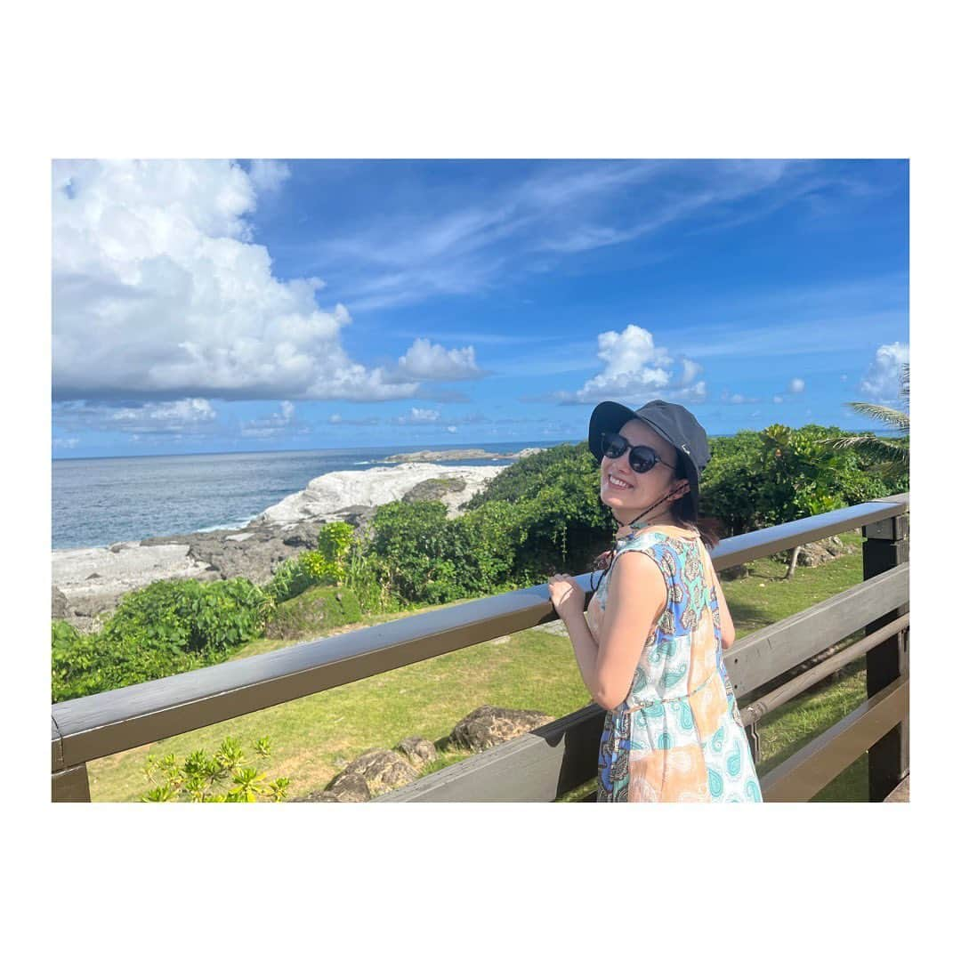 田中美晴のインスタグラム：「夏の思い出🌊 花蓮に1泊2日で旅行  海も太魯閣も綺麗だし たまたま行った日に原住民の方たちのお祭りが開催されていて、歌やダンスのパフォーマンスと熱気に圧倒されまくりでした！！ 最後は千人規模？の人たちで手繋いで輪っかになって踊って 貴重な経験ができて楽しかった💃  そして原住民のレストランが凄く美味しかったです😋 　 花蓮行かれる際はぜひ〜 　 　  夏天的回憶  花蓮兩天一夜旅行🌊  那裡的風景很美～ 剛好去花蓮時舉辦了原住民的豐年祭。 祭典最後很多人一起跳舞💃 有了寶貴的體驗。  還有，在花蓮吃的原住民的料理真的好吃！我想再去那裡😋  #花蓮 #台灣生活 #台灣景點  #原住民料理 #美晴天天  #hualian #taiwan」