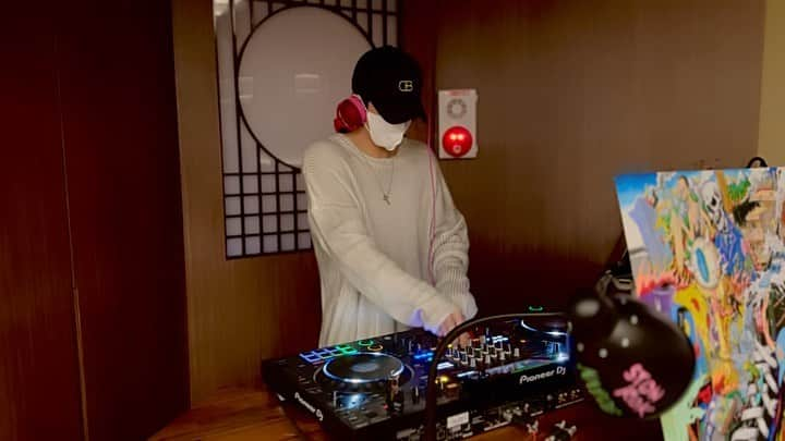 チャンボム のインスタグラム：「𝑫𝑱 𝑭𝑨𝑵𝑿𝑰 𝑰𝑵 𝑻𝑯𝑬 𝑺𝑬𝑿𝒀🔥  #압구정내외 #dj #djing #djlifestyle #djlife」