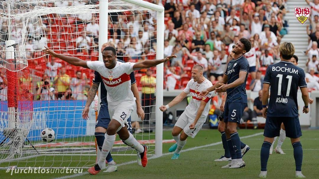 ダン＝アクセル・ザガドゥのインスタグラム：「Perfect Start ❤️🤍 Erstes Tor für den @vfb 🙏🏿⚽️」