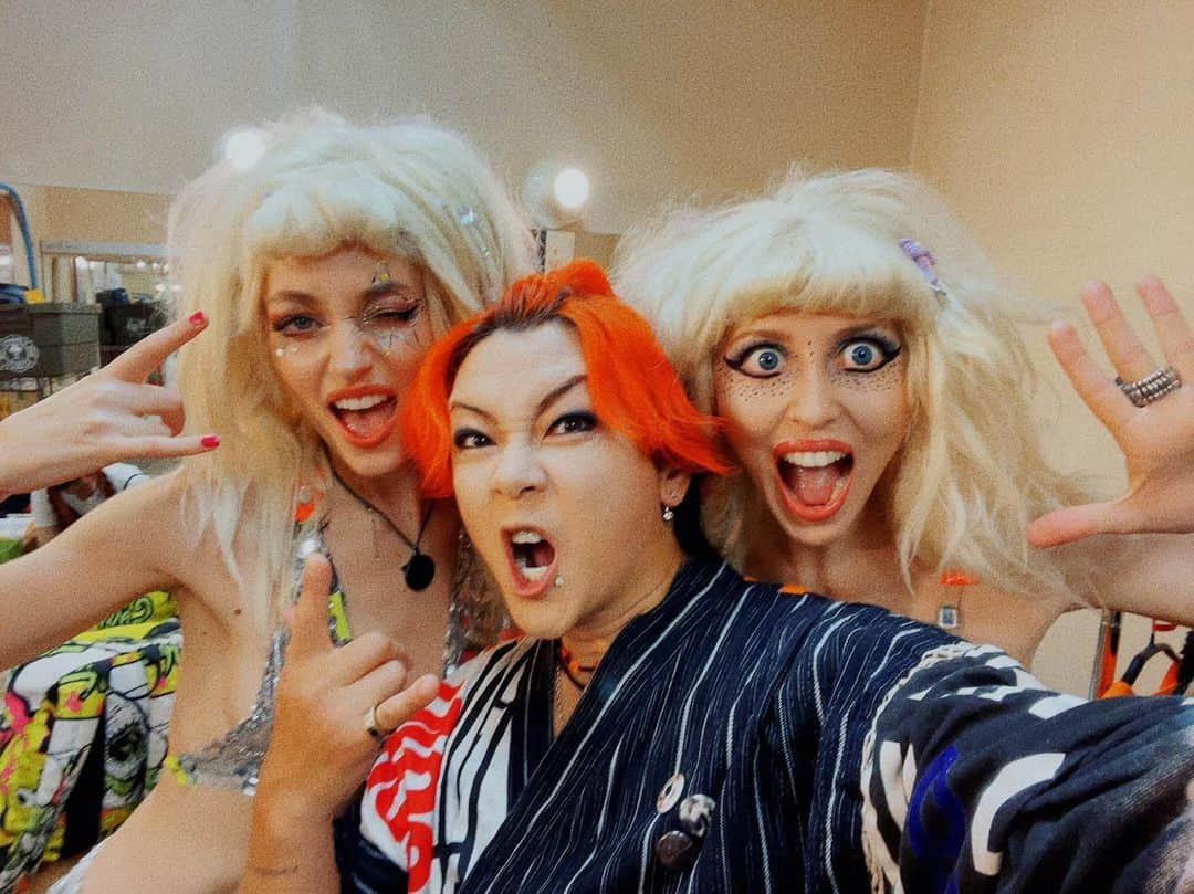 淳士さんのインスタグラム写真 - (淳士Instagram)「⁡ ⁡ The Soap Girls💃💃🍊 のツアーが終わりました✨ ⁡ ⁡ ⁡ 一年振りのセッションでしたが、彼女たちのアーティストとしての成長ぶりに驚きつつ、僕もそれに応えるべく全力で支えました💪🍊 ⁡ ⁡ ミリー、ミー、そしてサム。 彼女たちはカッコいい👍 そして何より心が美しい✨ ⁡ ⁡ 今回も参加できてとても嬉しかったです😊 ⁡ ⁡ THT、すべてのスタッフ、ファンのみんな、お疲れ様＆ありがとう！！ ⁡ ⁡ 皆んな、これからもThe Soap Girlsをよろしく‼️ʕ•̫͡•ʕ*̫͡*ʔ•͓͡•ʔ-̫͡-( ｰ̀∀ｰ́ʕ•̫͡•ʔ ⁡ ⁡ ⁡ #TheSoapGirls #Mille #Mie #Sam ⁡」8月21日 17時08分 - jz0330