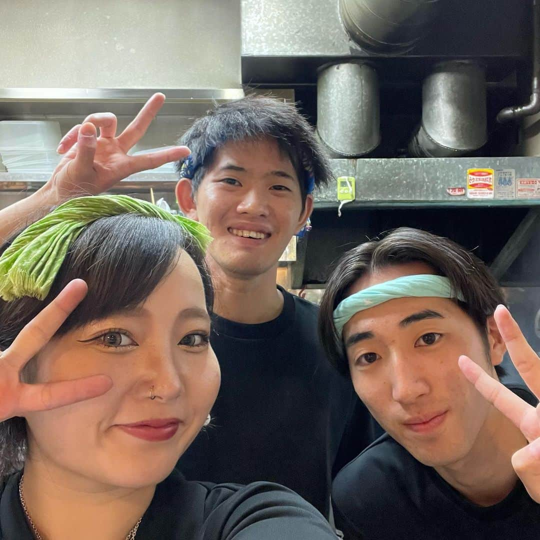 なかの食鶏十三店のインスタグラム：「こんばんは🌆🌇 なかの食鶏十三店です‼︎  またまた新しい男の子入りましたあ👦 『けんと君☆』デッス🐣  本日も元気に営業しております~🏋️🏋️  #なかの食鶏　 #なかの食鶏十三店 #焼き鳥居酒屋 #十三グルメ #泣く子も黙る焼鳥 #焼き鳥好きな人と繋がりたい」