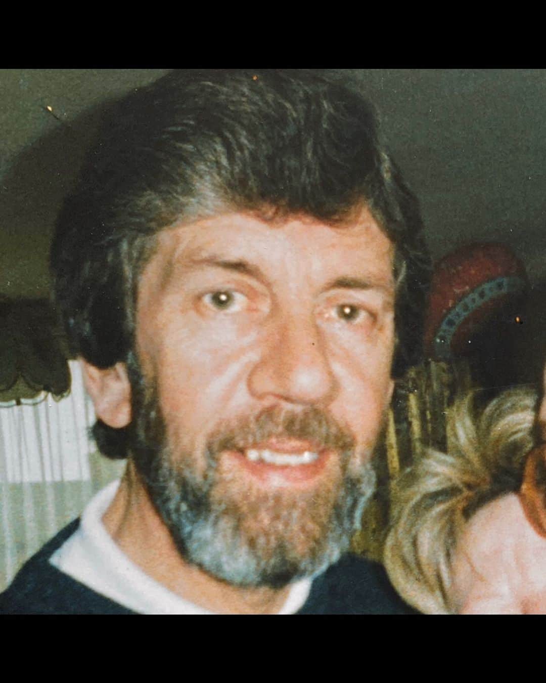 ニック・フロストのインスタグラム：「This handsome devil left us 12 years ago today. Where does the time go? I think about you everyday and smile. I miss you Dad. 🥰」