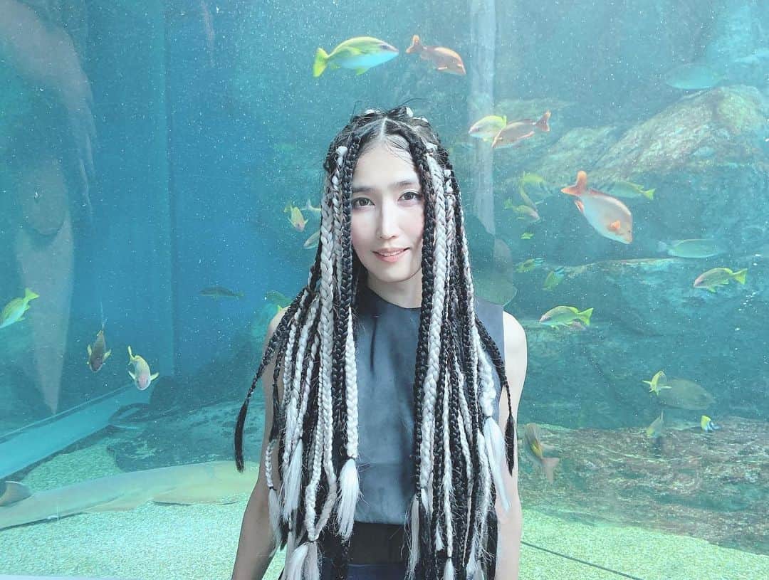 峰なゆかのインスタグラム：「水族館に行ってきたよ〜！ #水族館　#わが子ちゃん　#3歳児　#3歳」